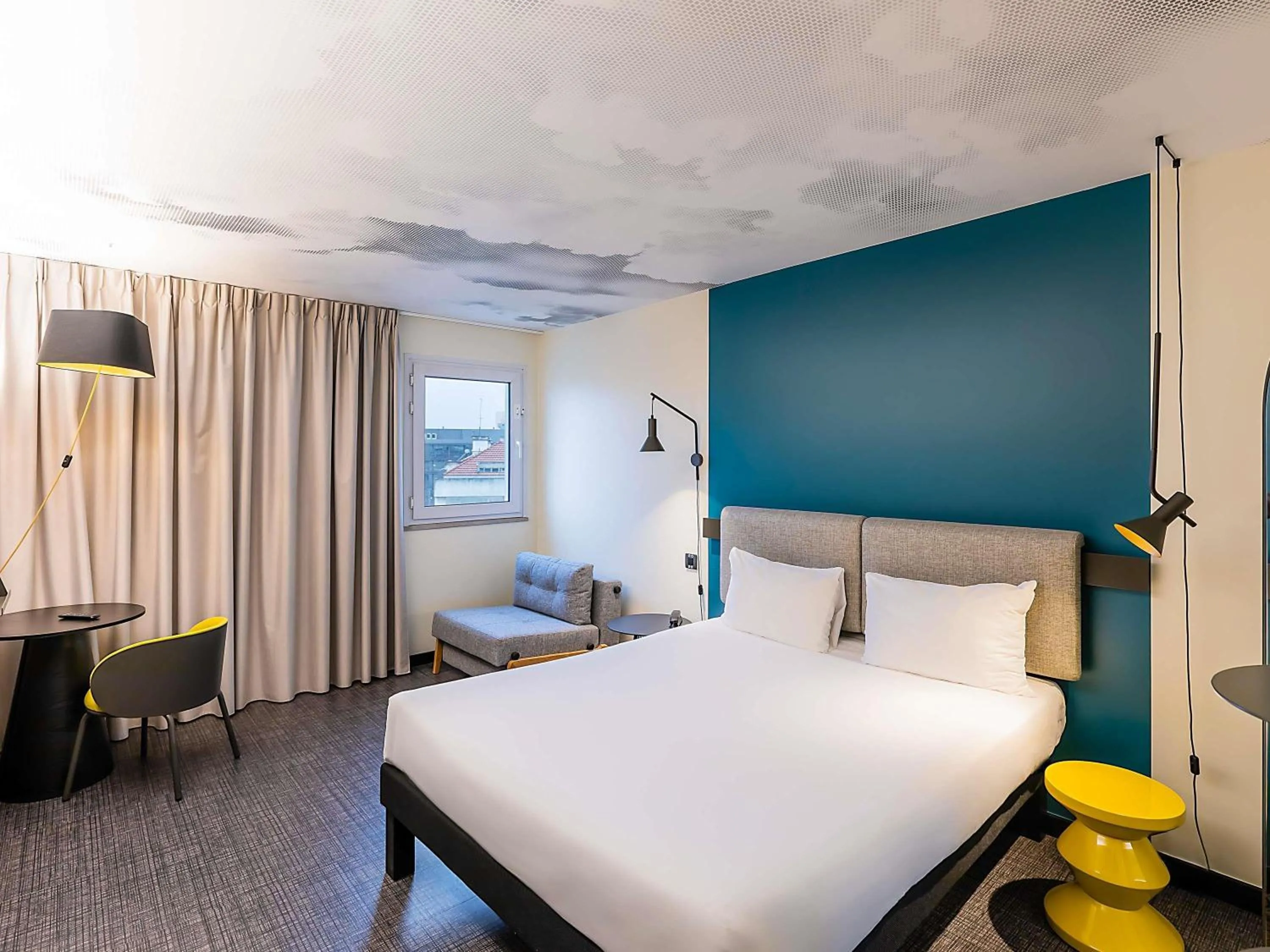 Bedroom, Bed in Hotel ibis Lisboa Saldanha