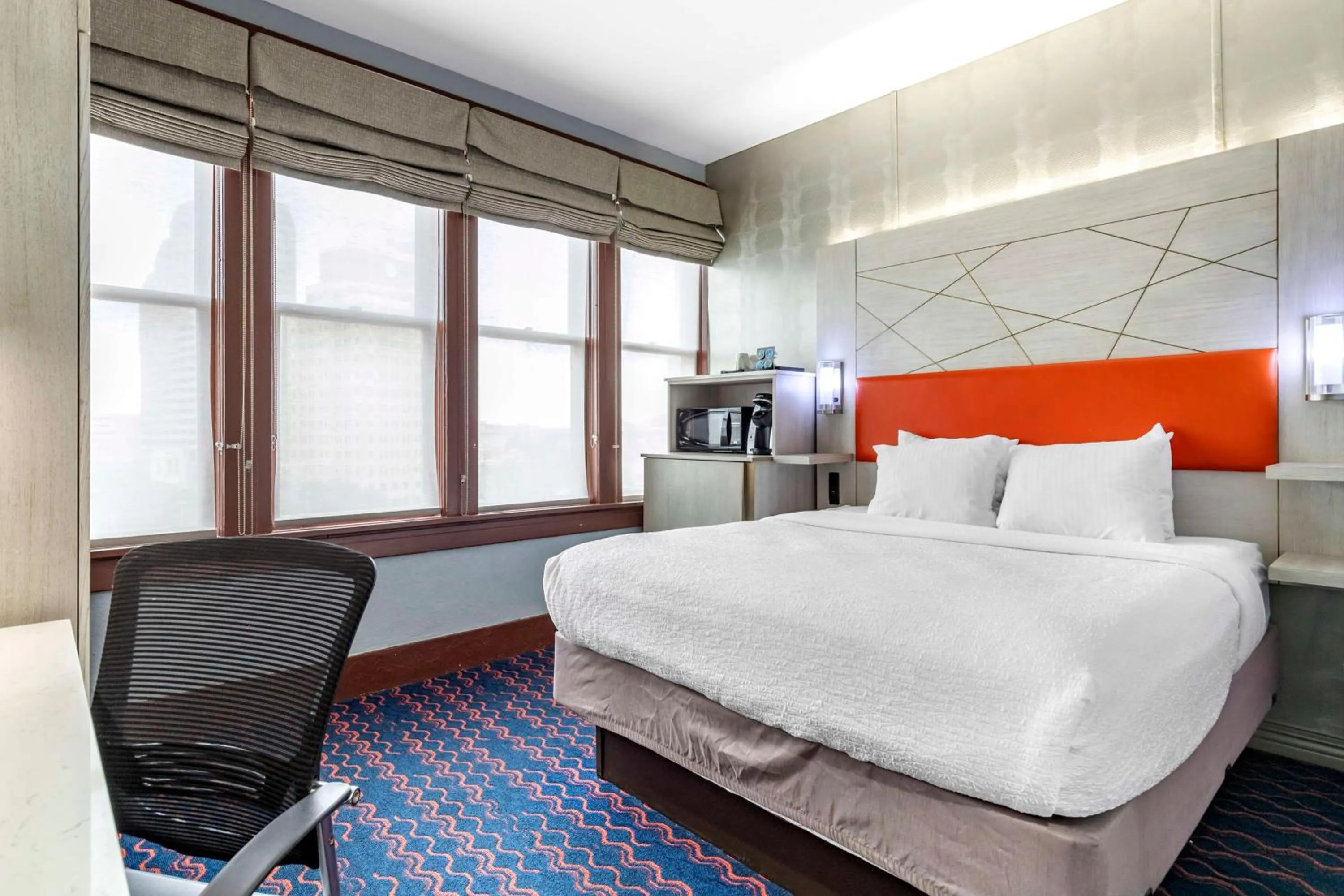 Bedroom in Best Western Premier Historic Travelers Hotel Alamo/Riverwalk