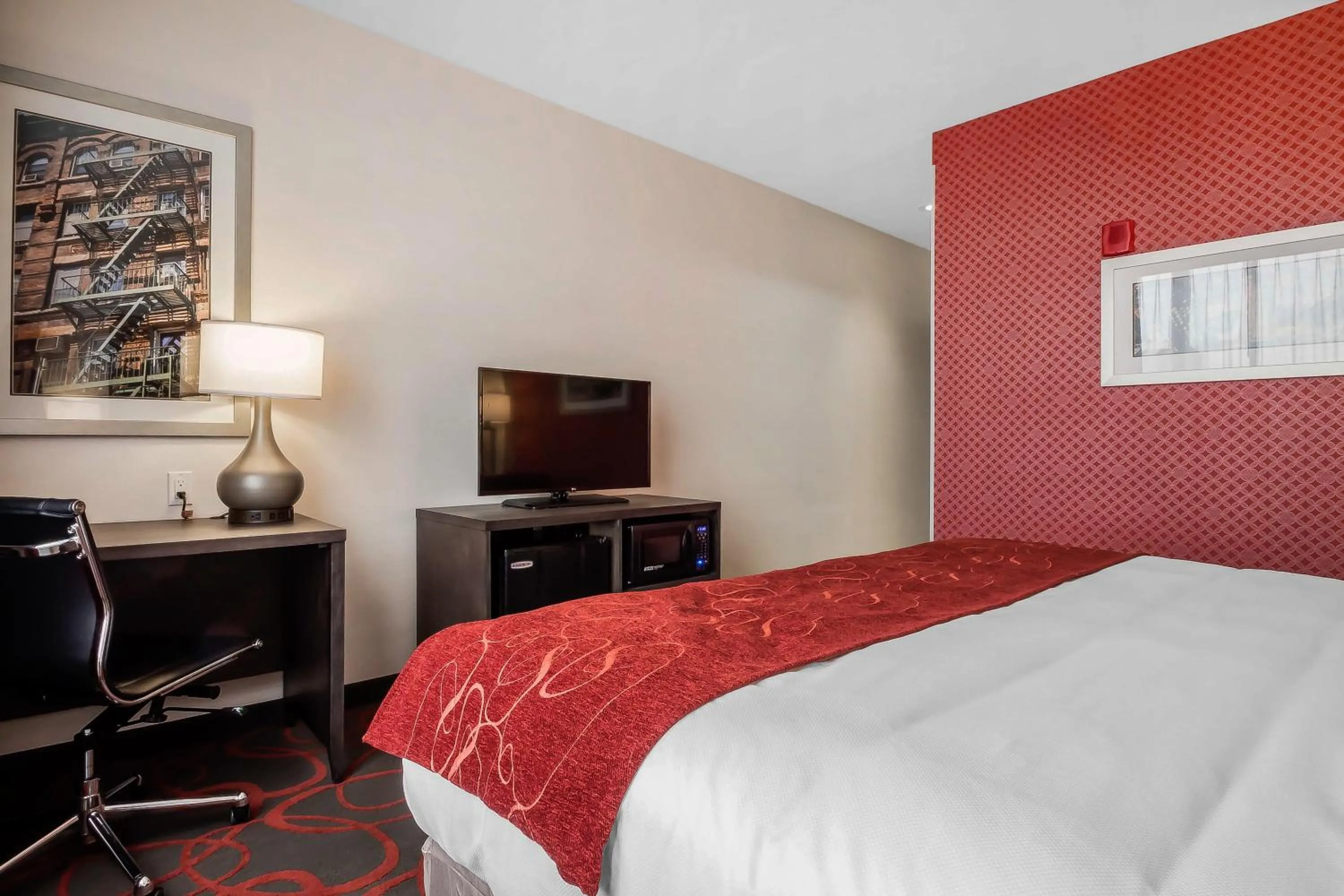 Bed in Comfort Inn & Suites near Stadium