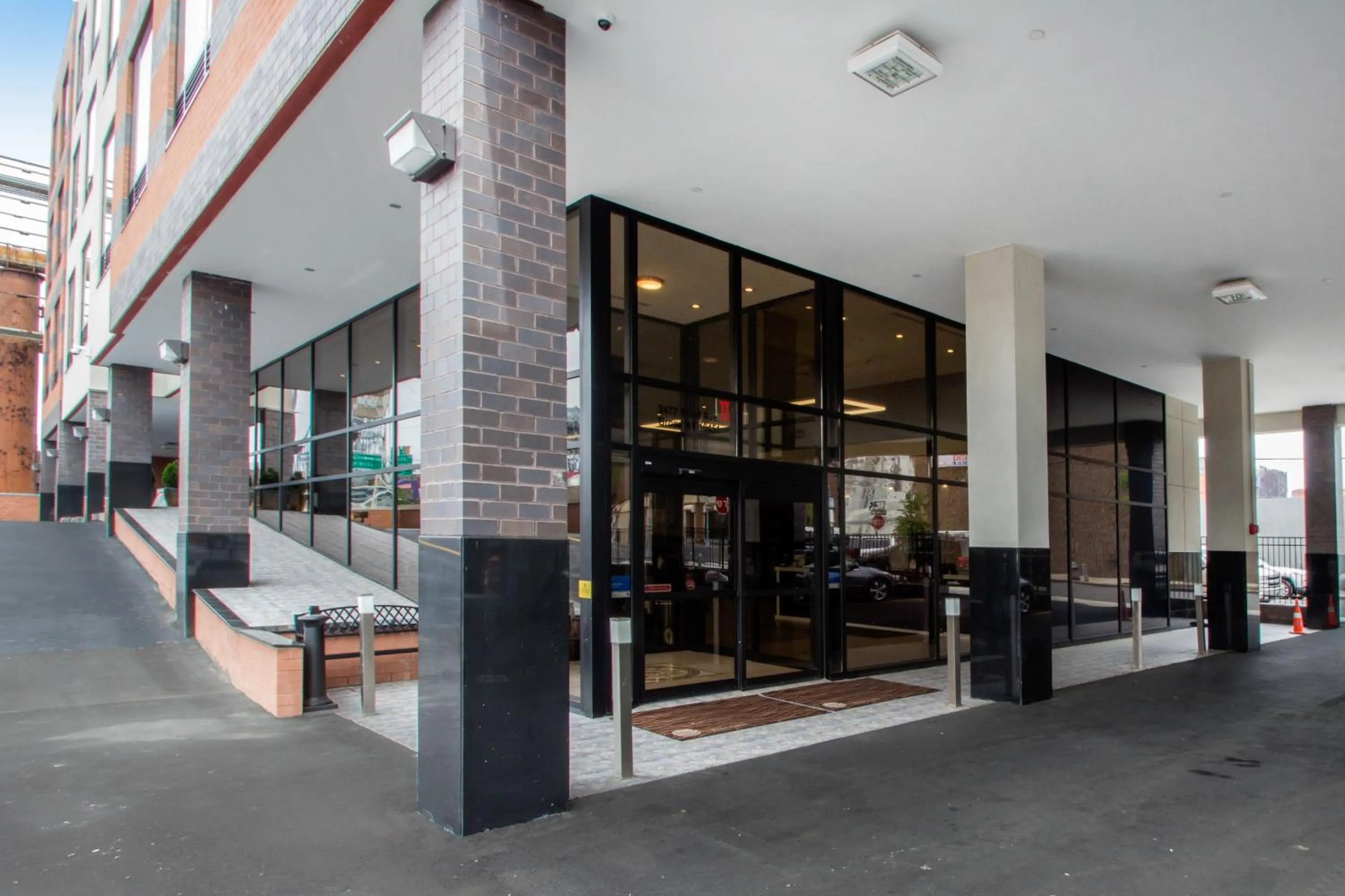 Facade/entrance in Comfort Inn & Suites near Stadium