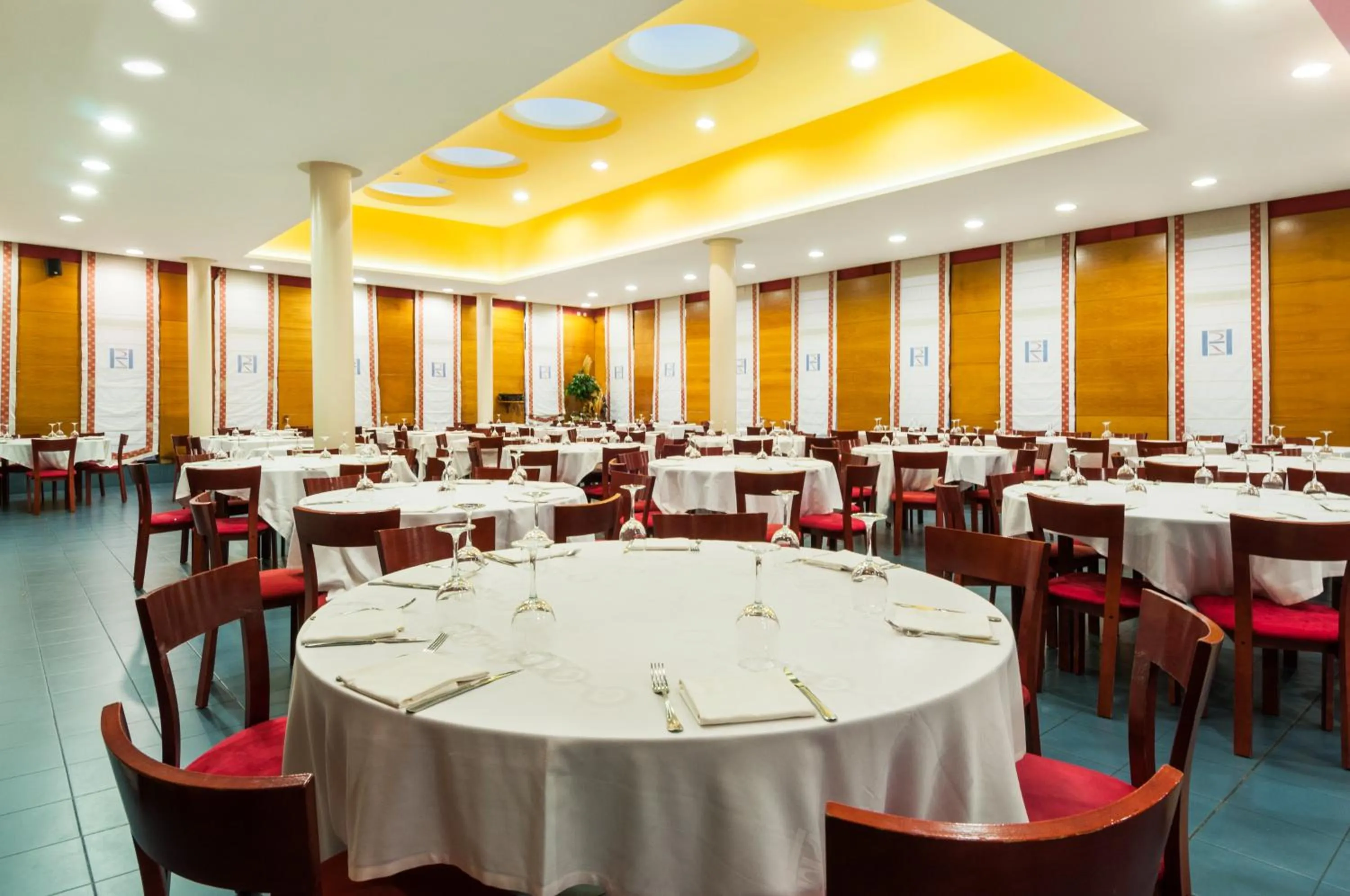 Restaurant/places to eat in Hotel Ruta de Europa