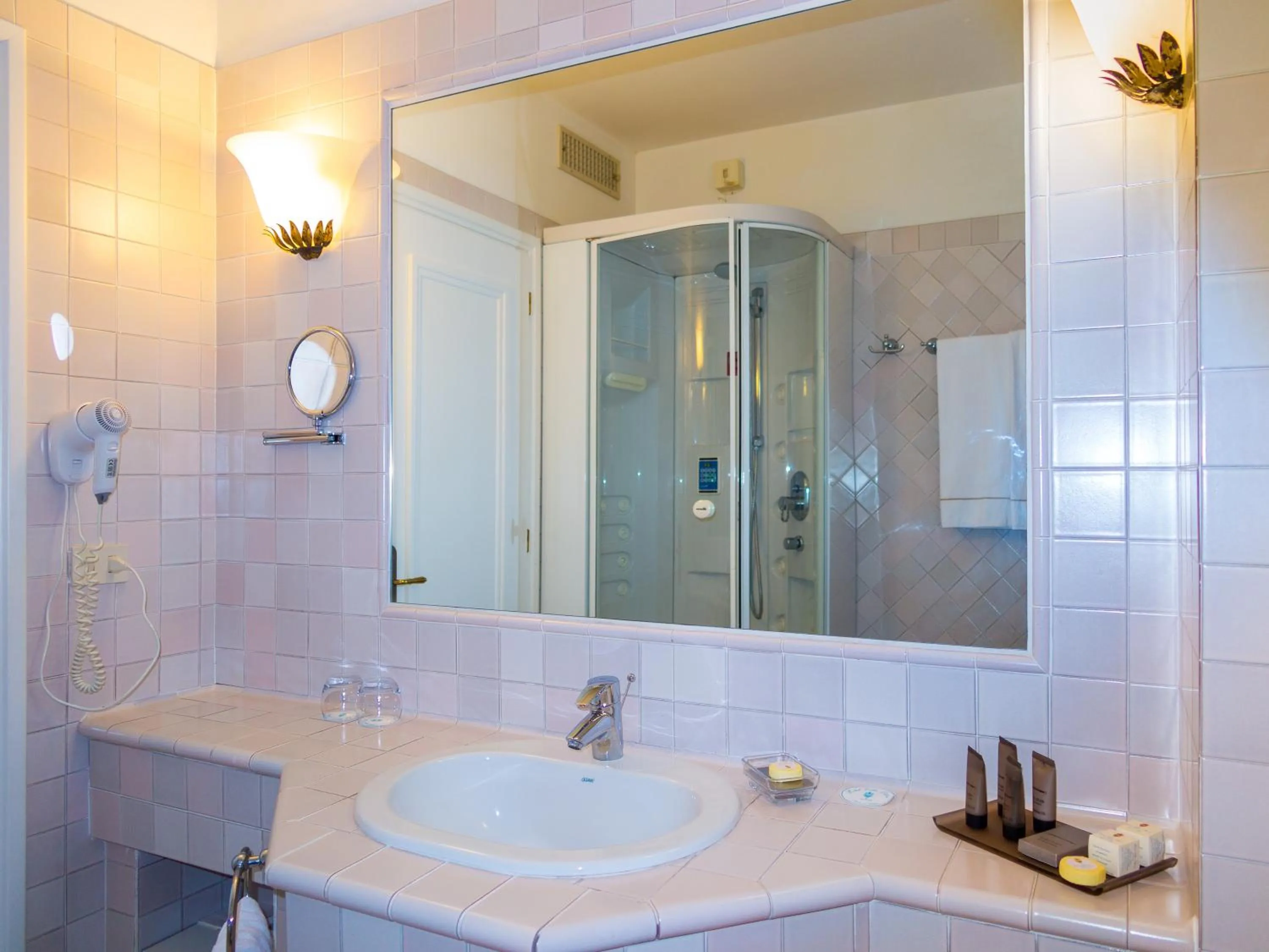 Shower in Hotel Villa Ottone