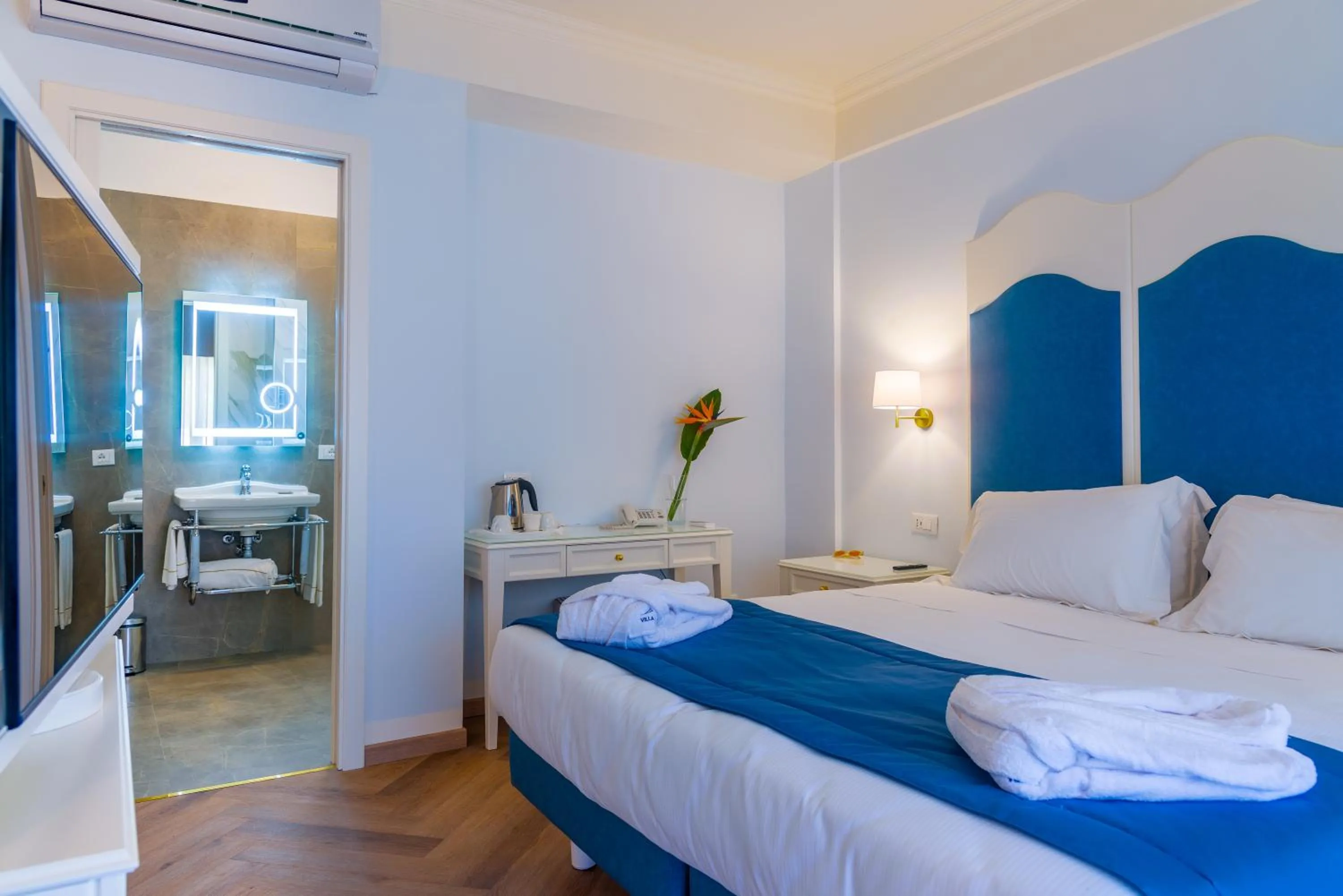 Bedroom, Bed in Hotel Villa Ottone