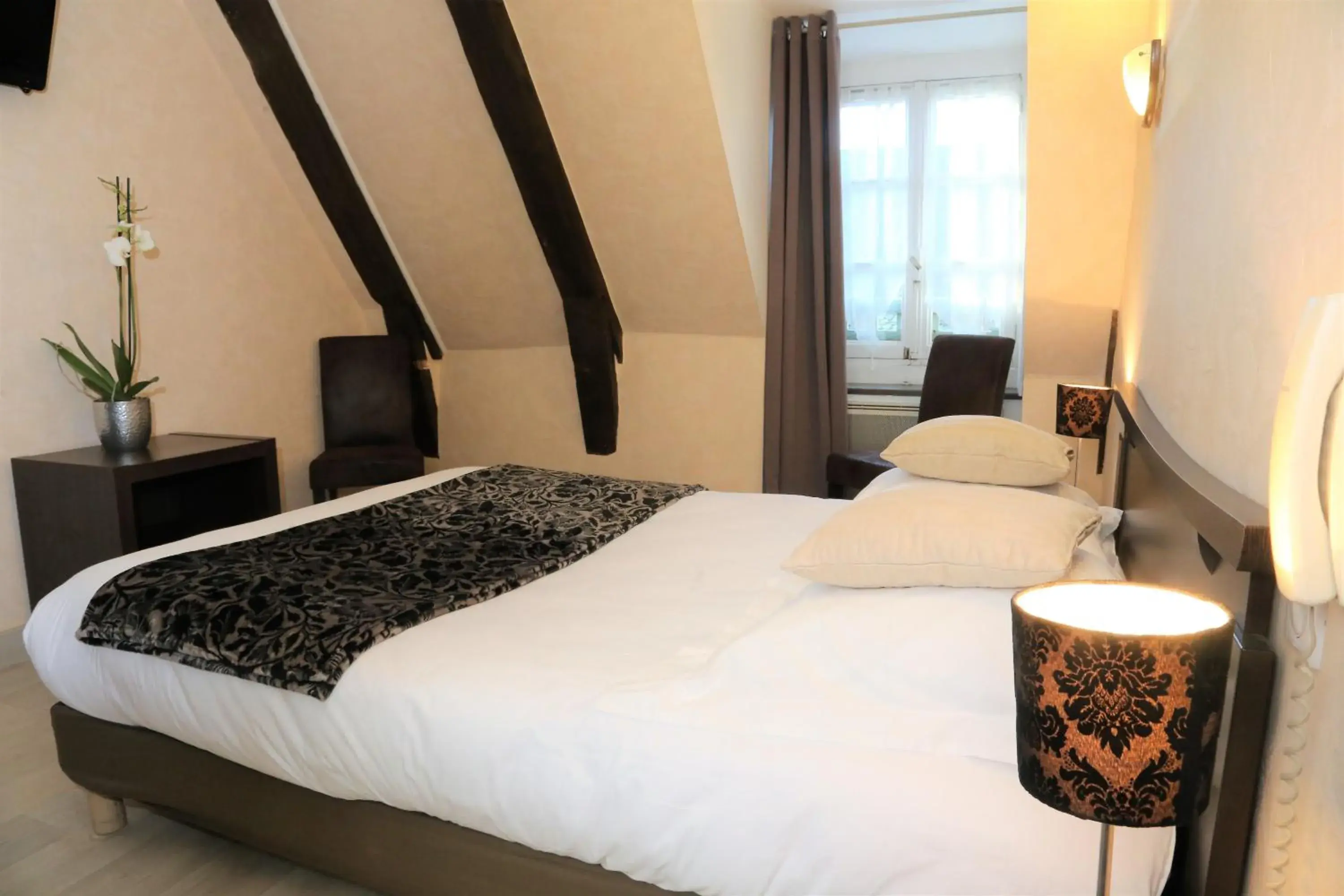 Single Room in Logis L'Ecu De France Single Room in Logis L'Ecu De France