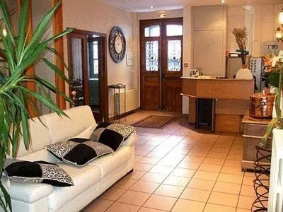 Lobby or reception in Logis L'Ecu De France