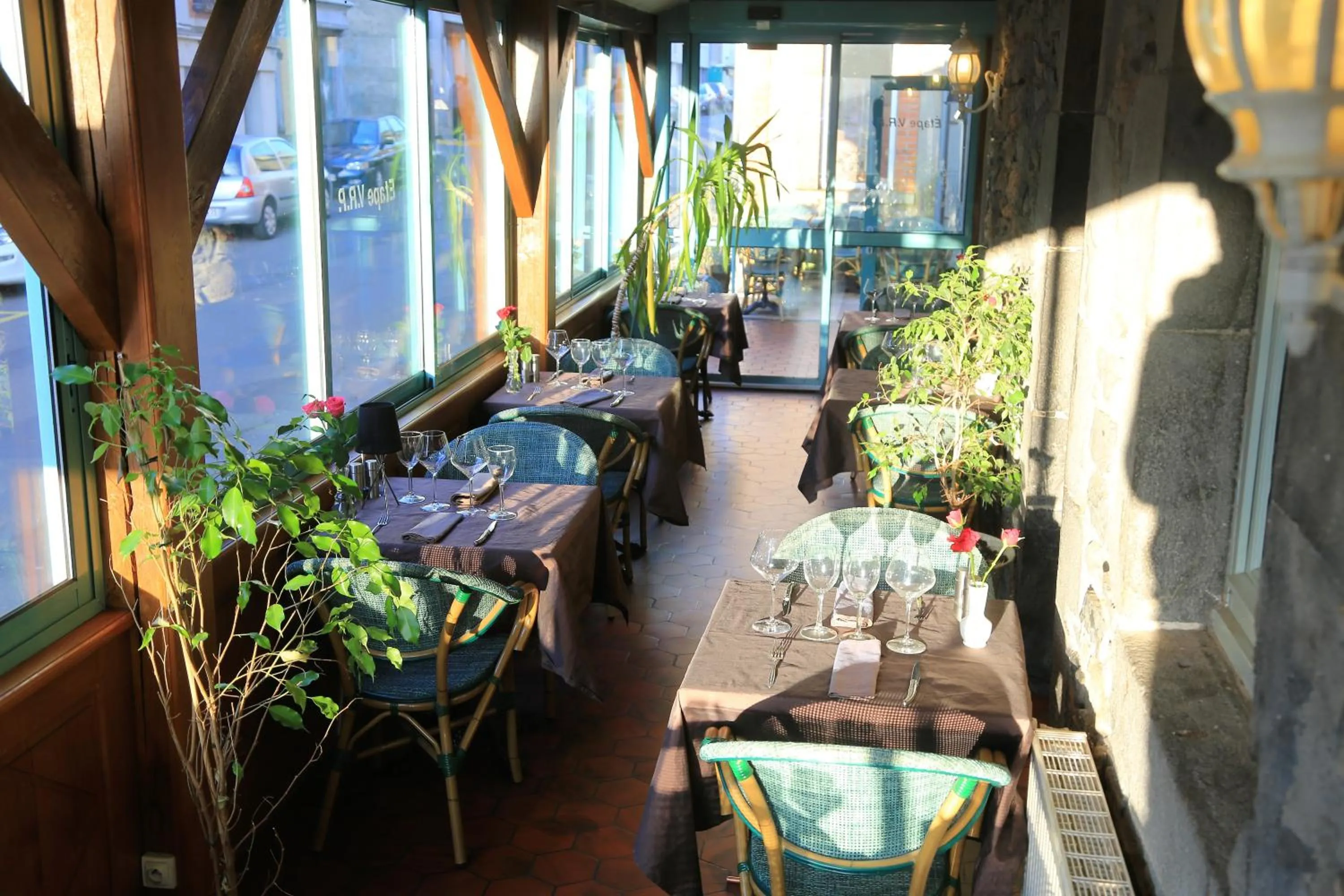 Restaurant/places to eat in Logis L'Ecu De France