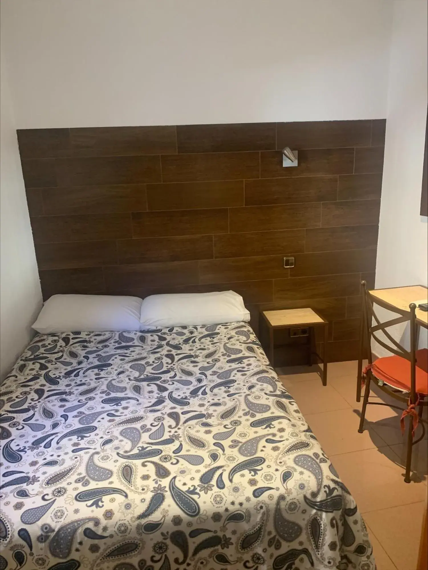 Small Single Room in Hostal Sol Small Single Room in Hostal Sol