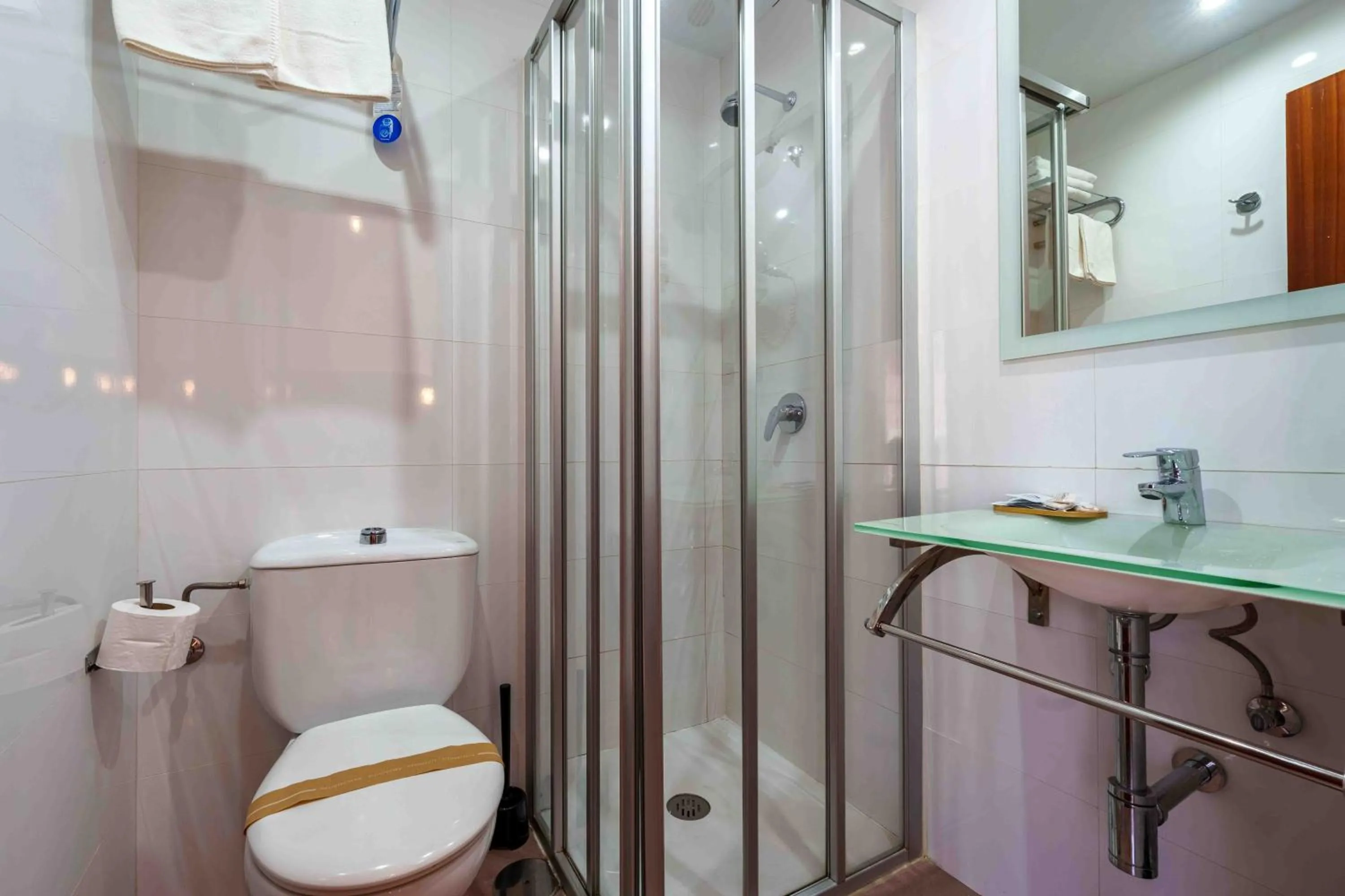 Shower in Hostal Sol