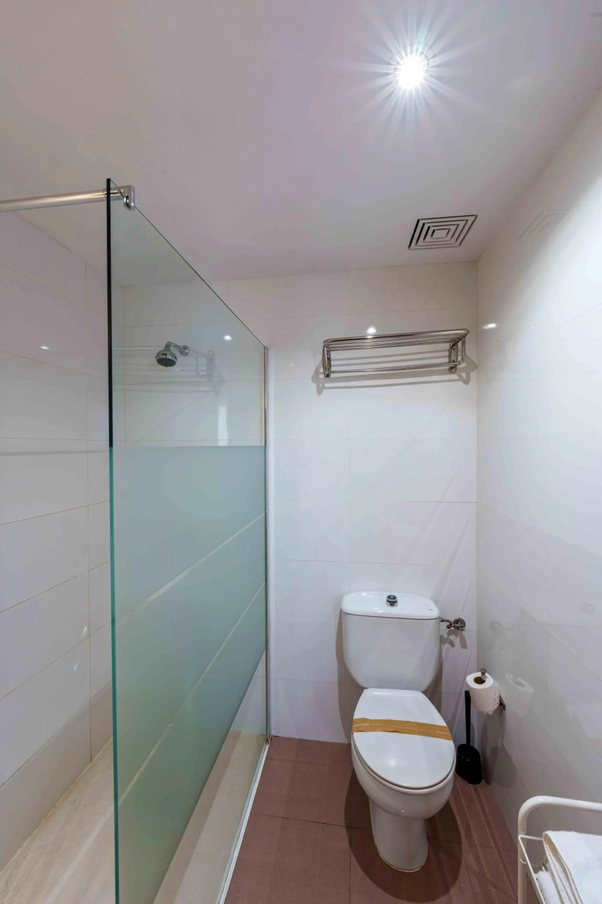 Shower in Hostal Sol