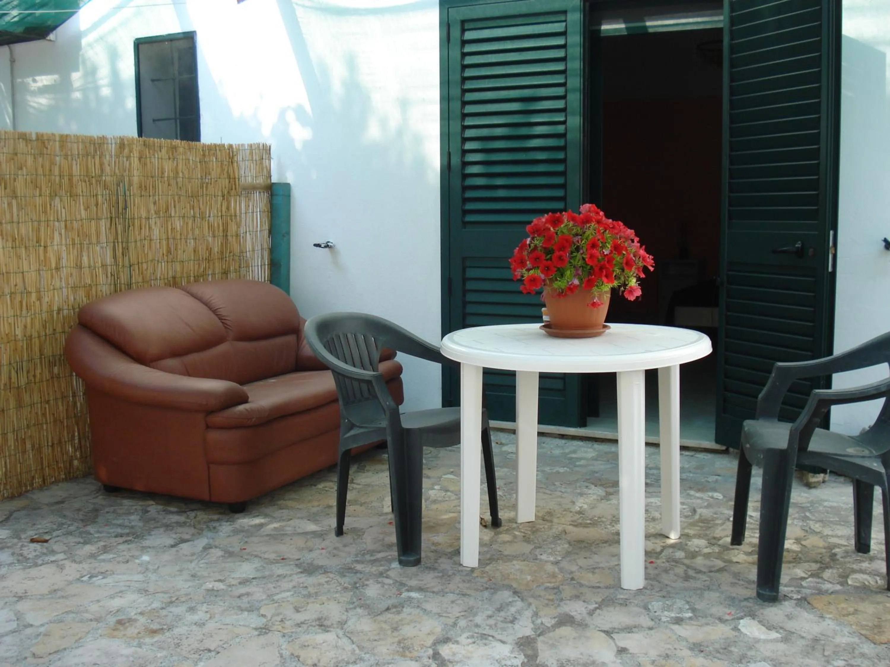 Photo of the whole room in Breezes B&B