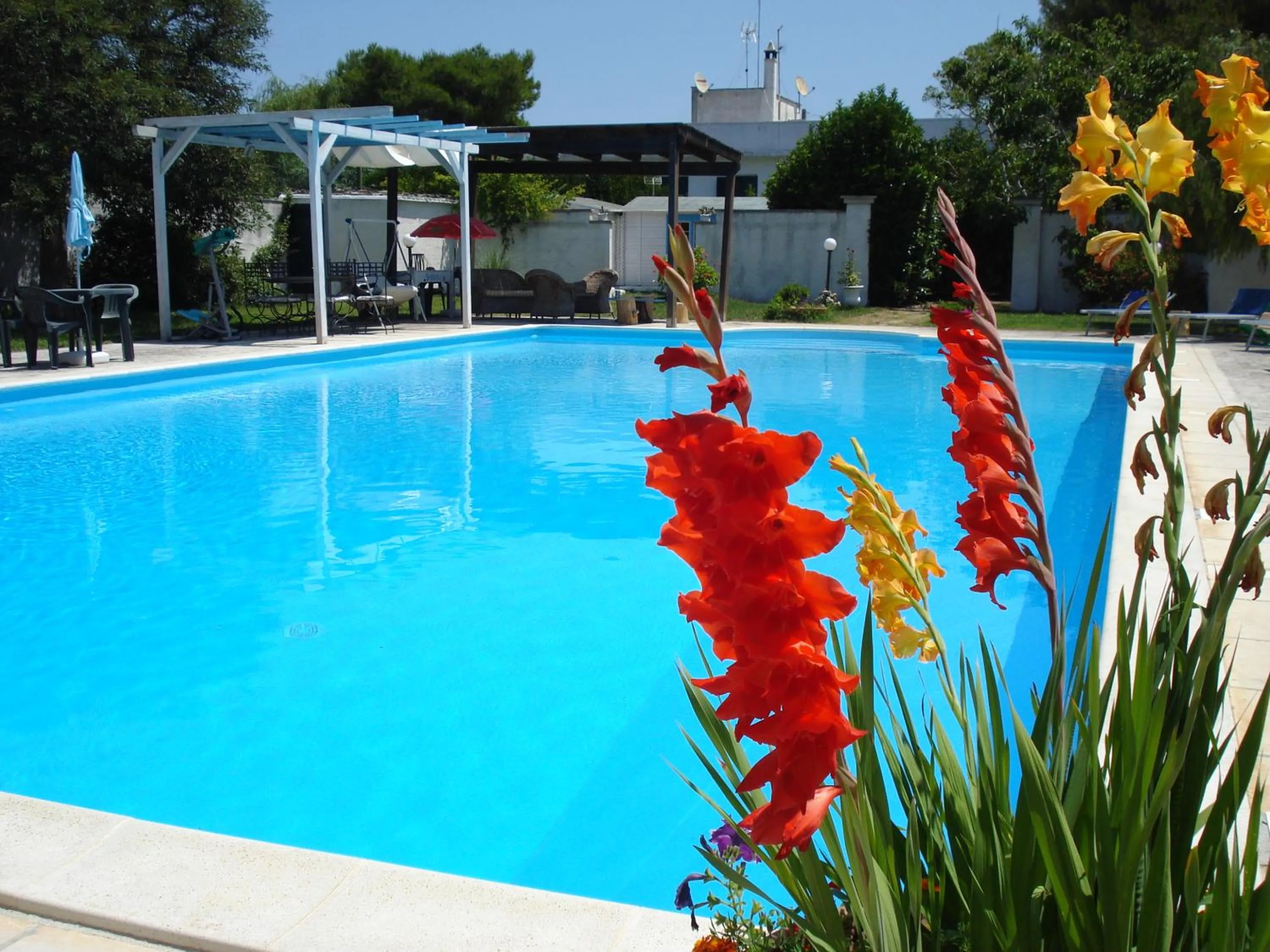 Swimming pool in Breezes B&B