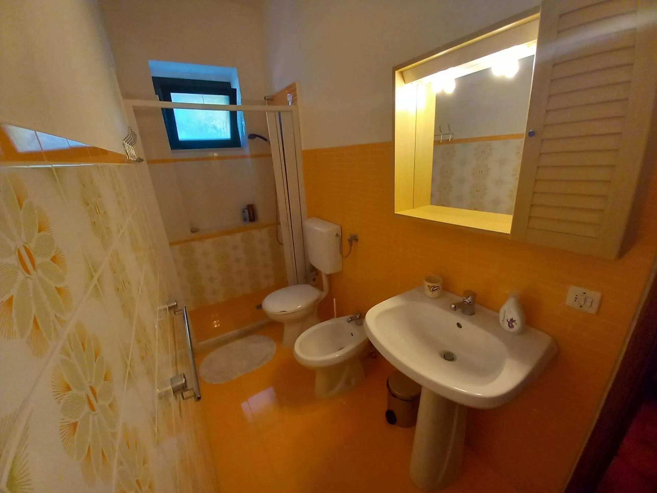 Shower in Breezes B&B