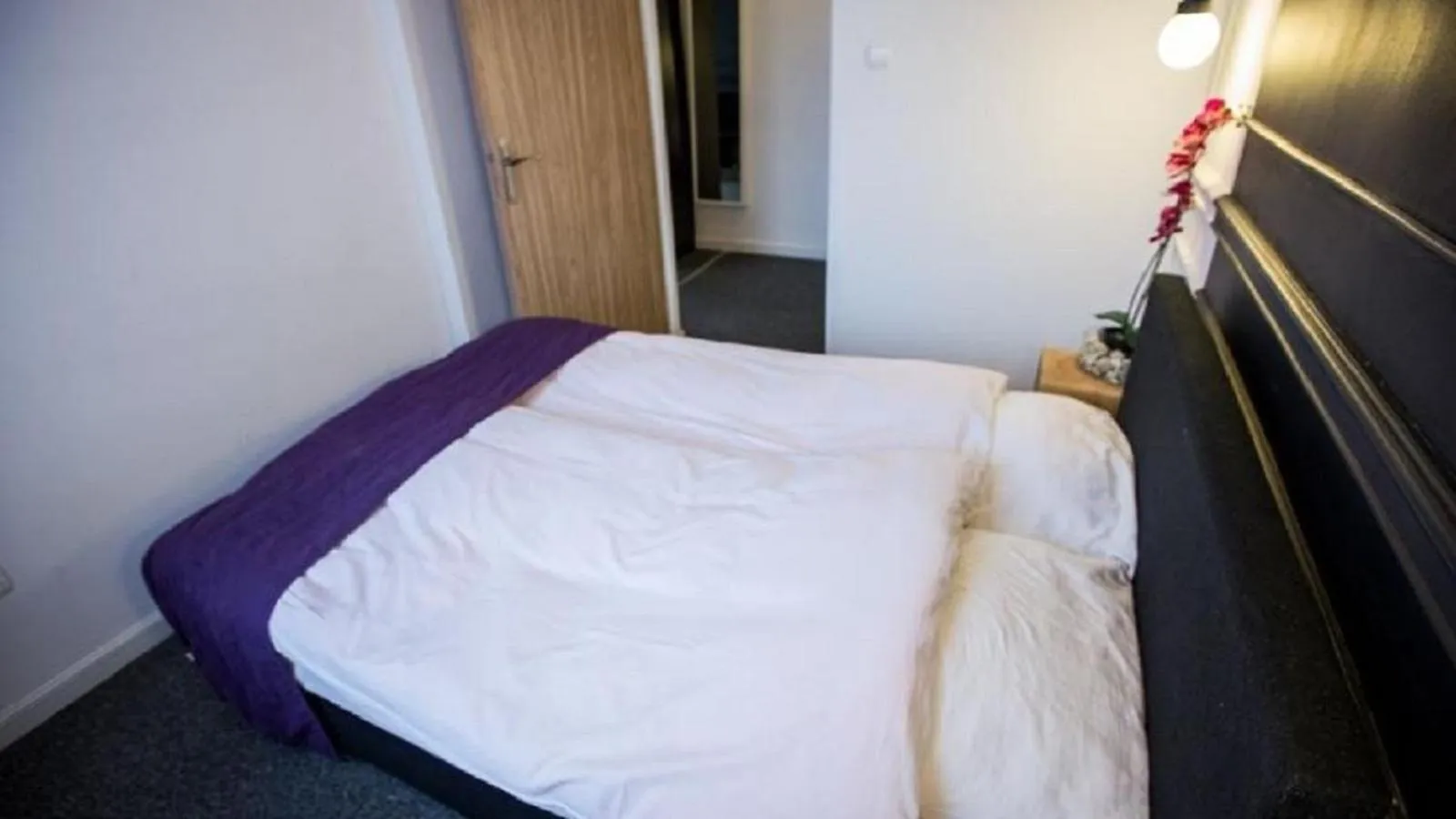 Spring, Bed in Hotel Granada