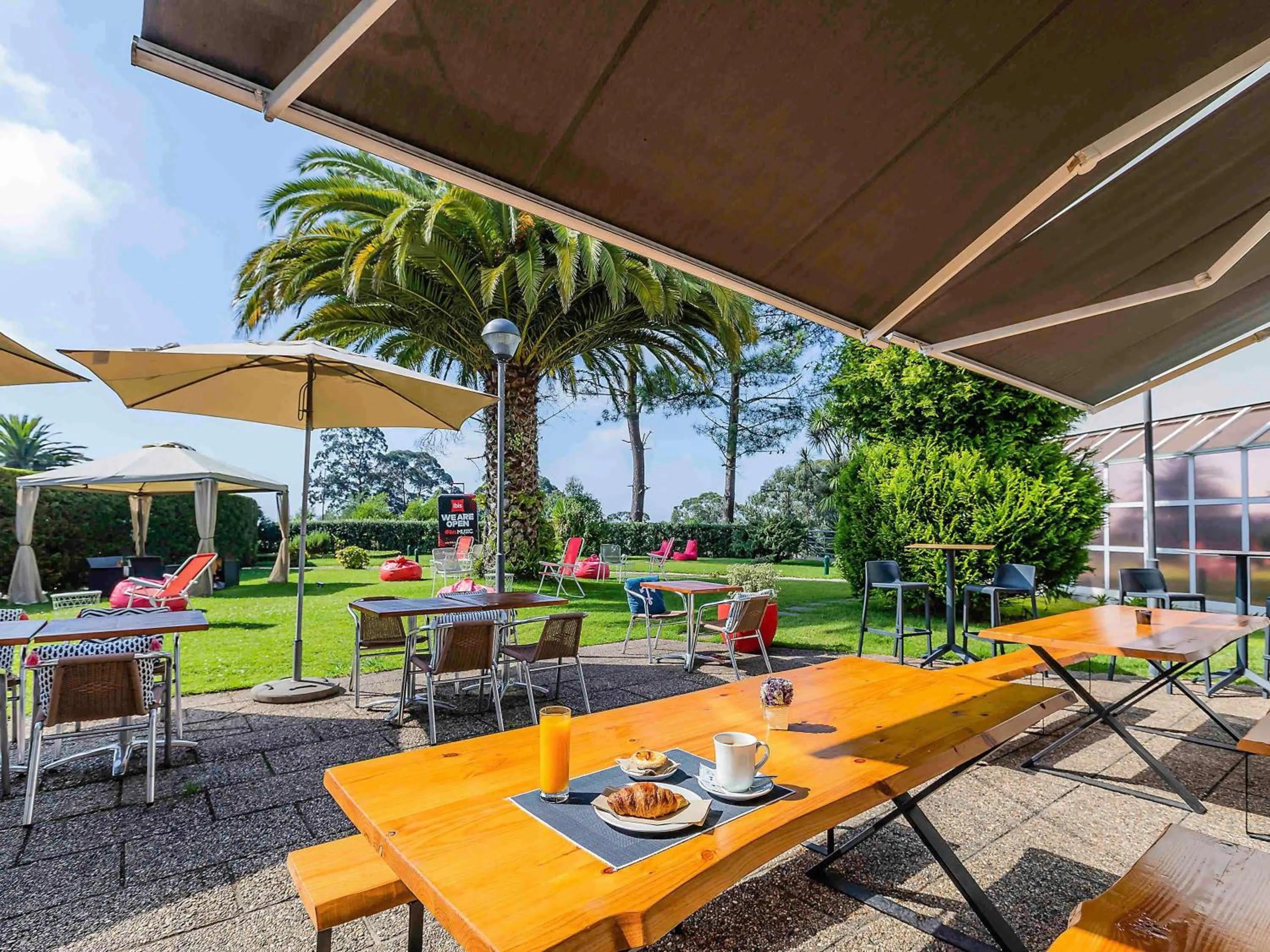 Property building in Hotel ibis Porto Gaia