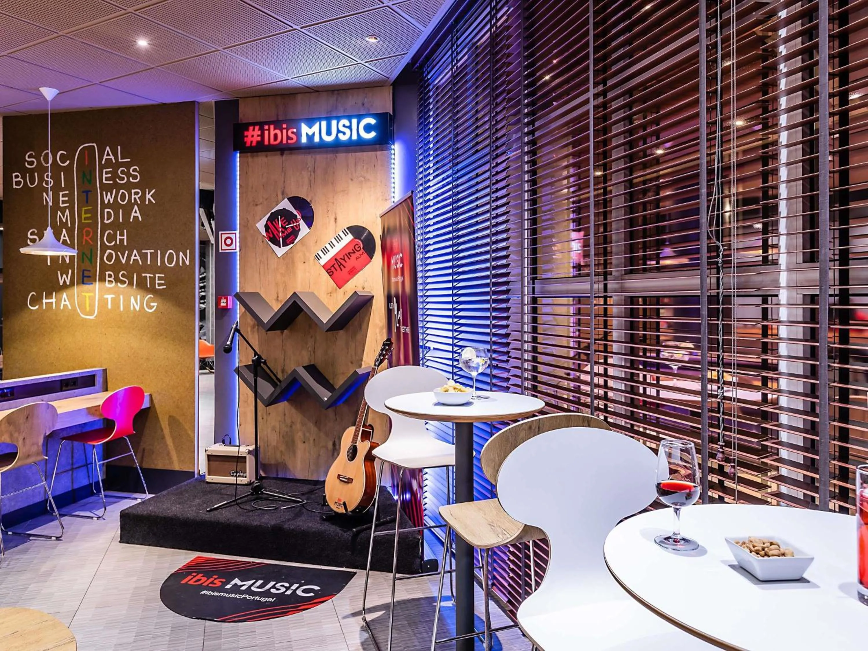 Property building in Hotel ibis Porto Gaia