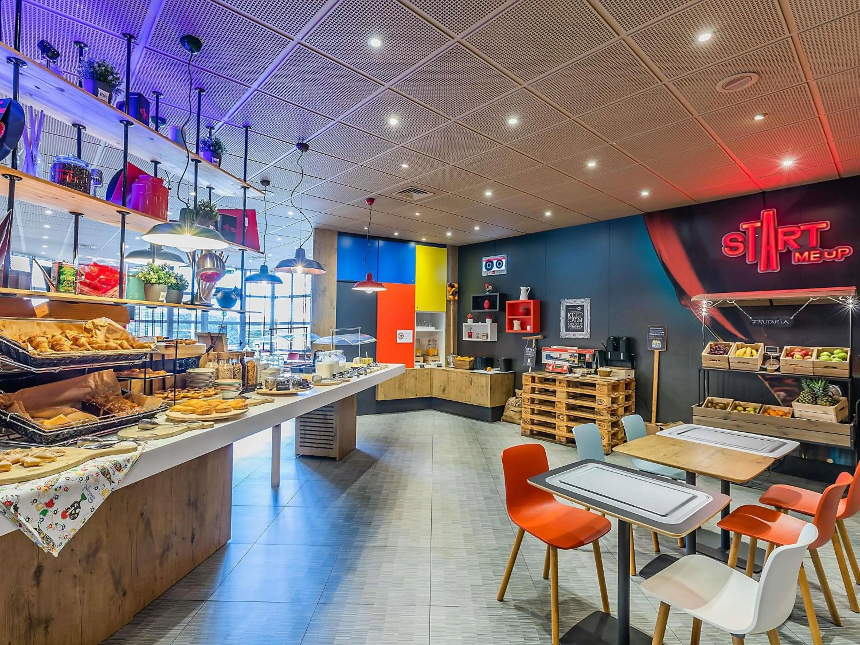 Breakfast in Hotel ibis Porto Gaia