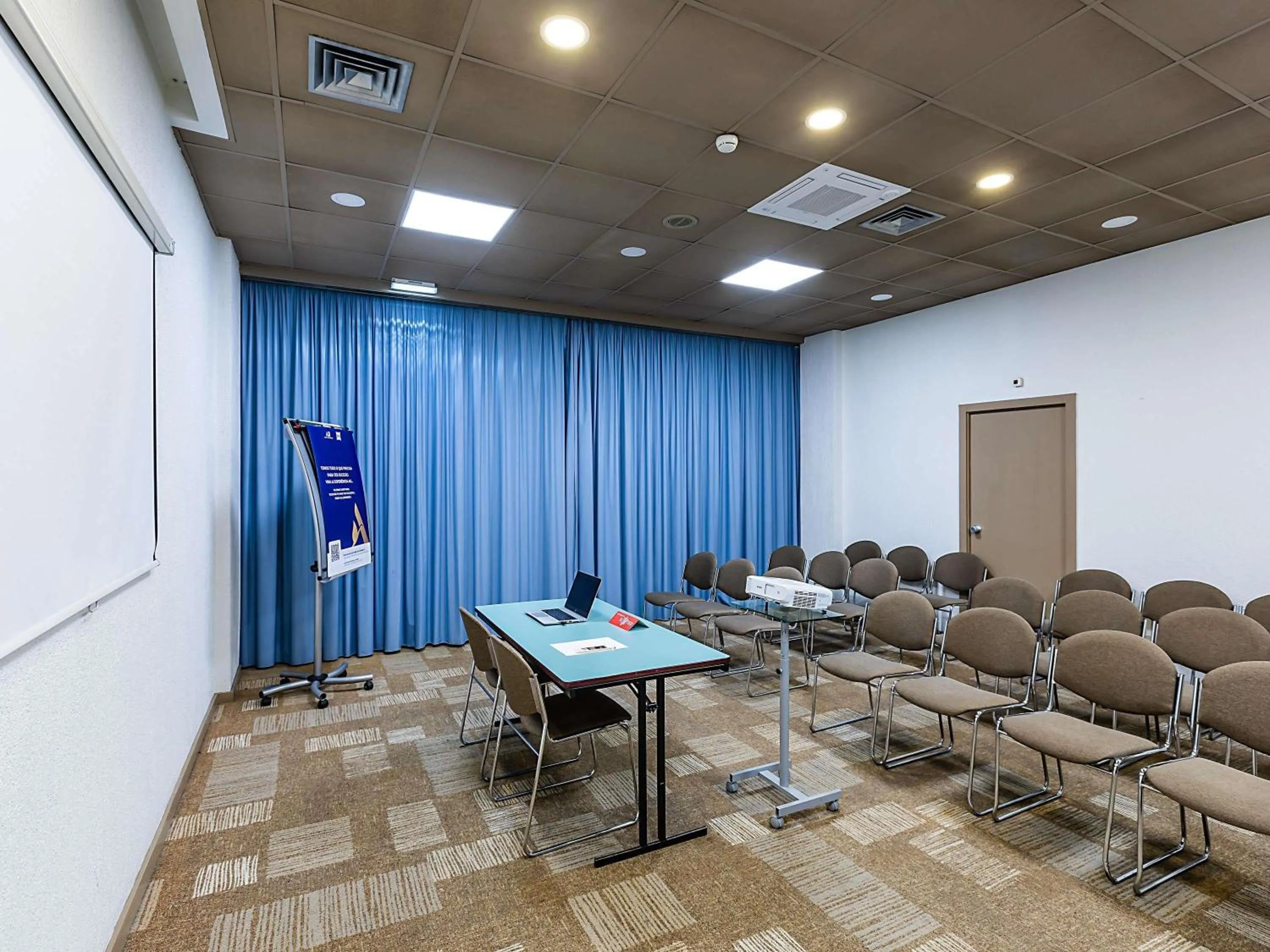 Meeting/conference room in Hotel ibis Porto Gaia