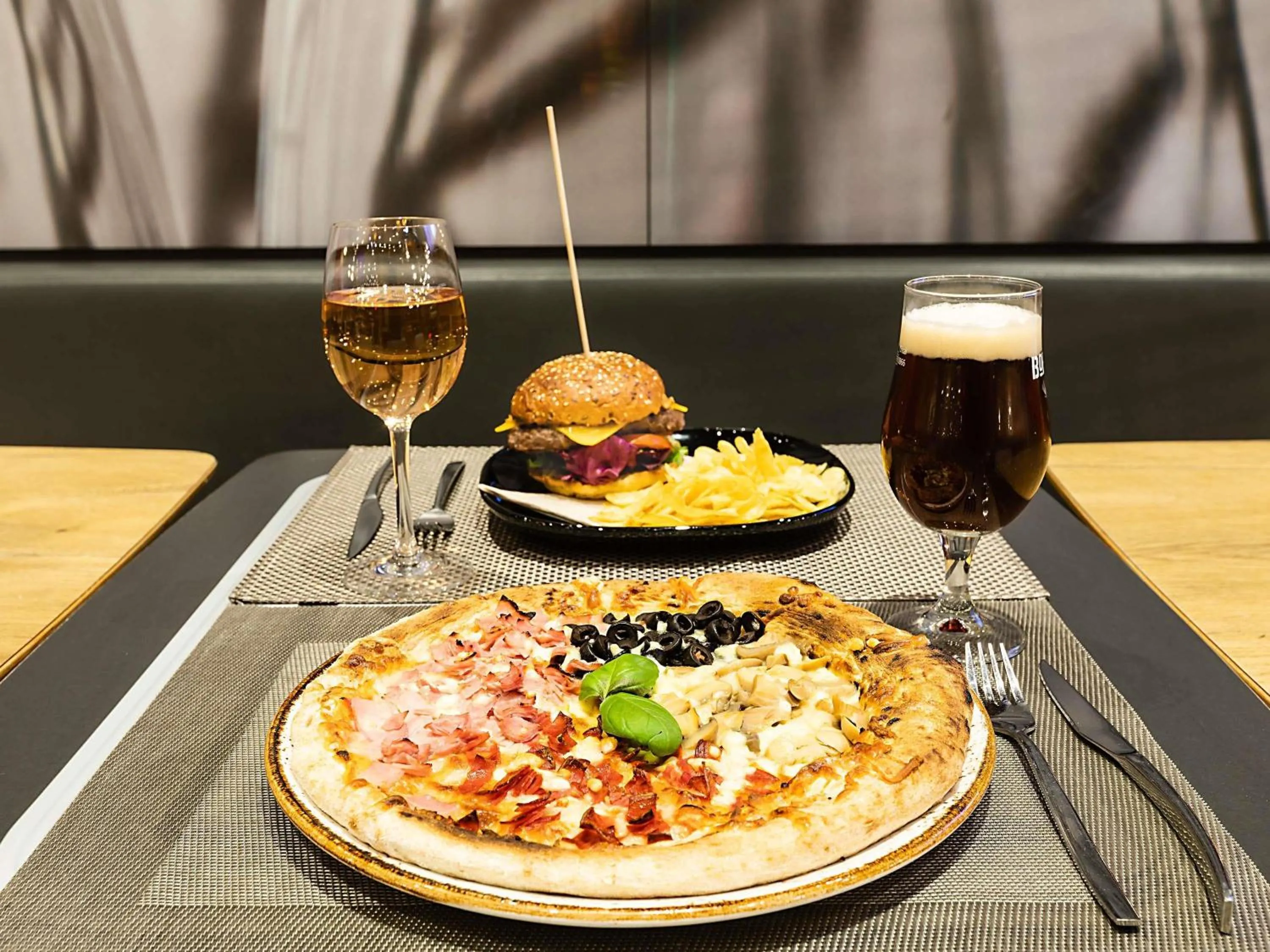 Restaurant/places to eat in Hotel ibis Porto Gaia