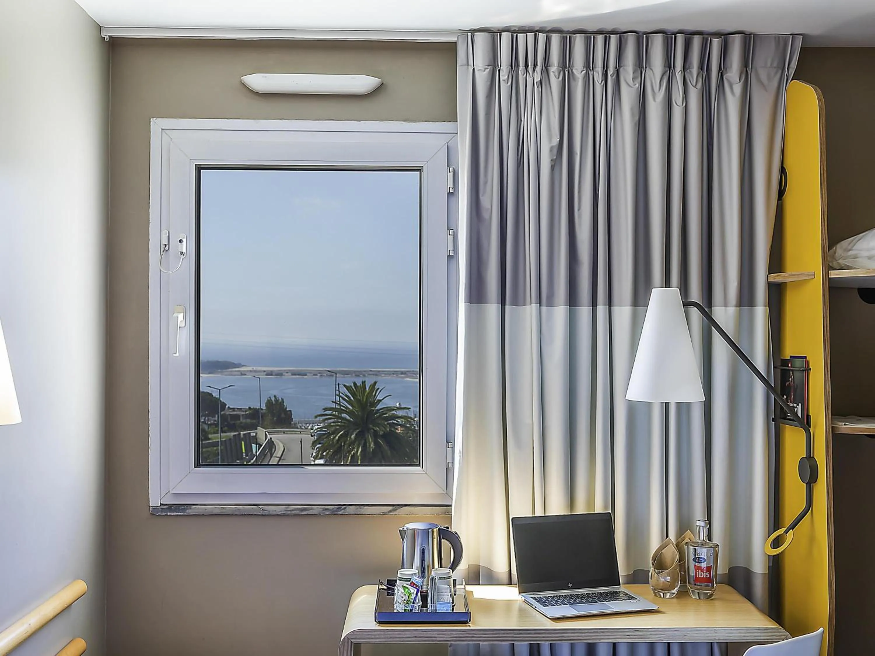 Bedroom in Hotel ibis Porto Gaia