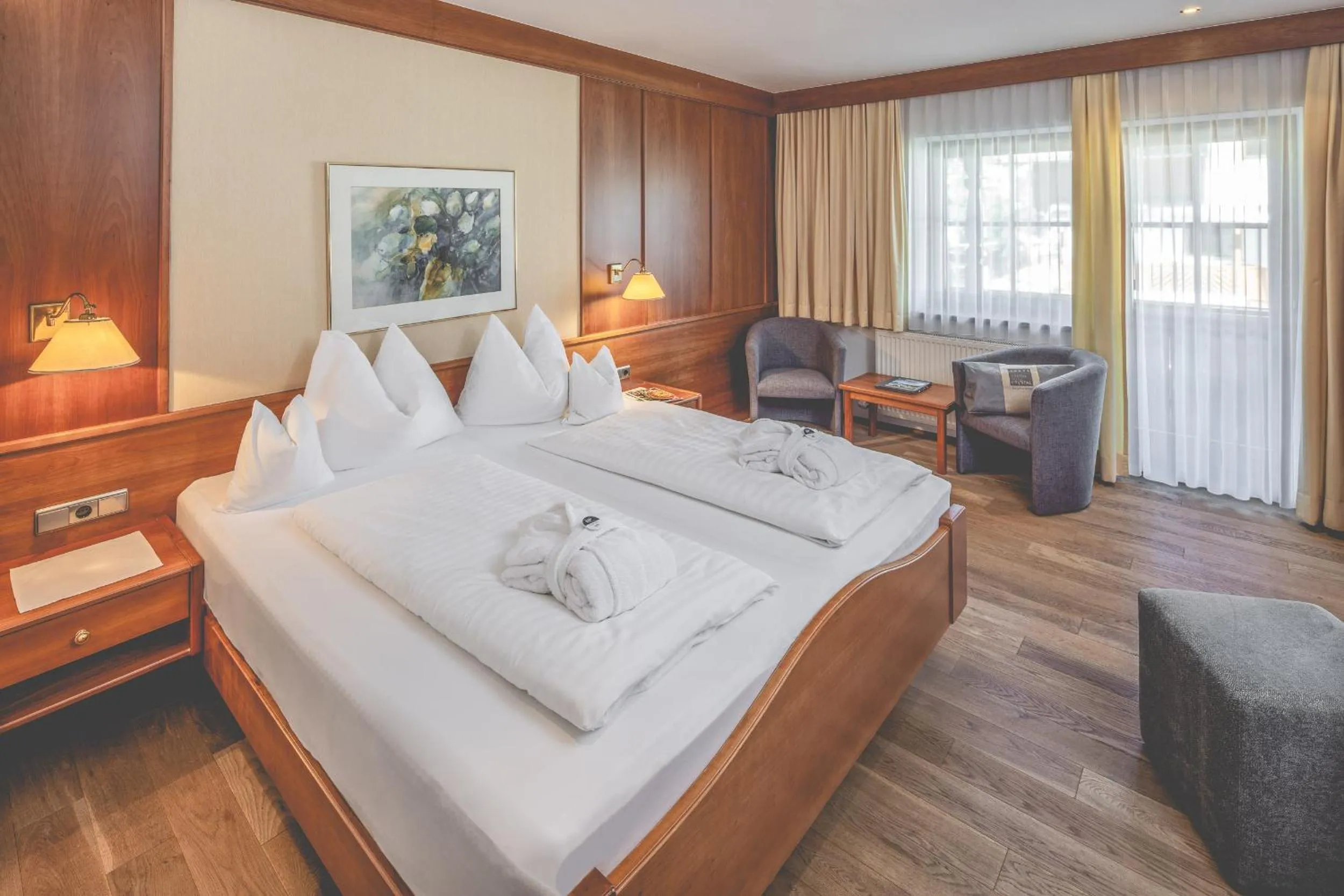 Photo of the whole room, Bed in Gartenhotel Crystal - 4 Sterne Superior