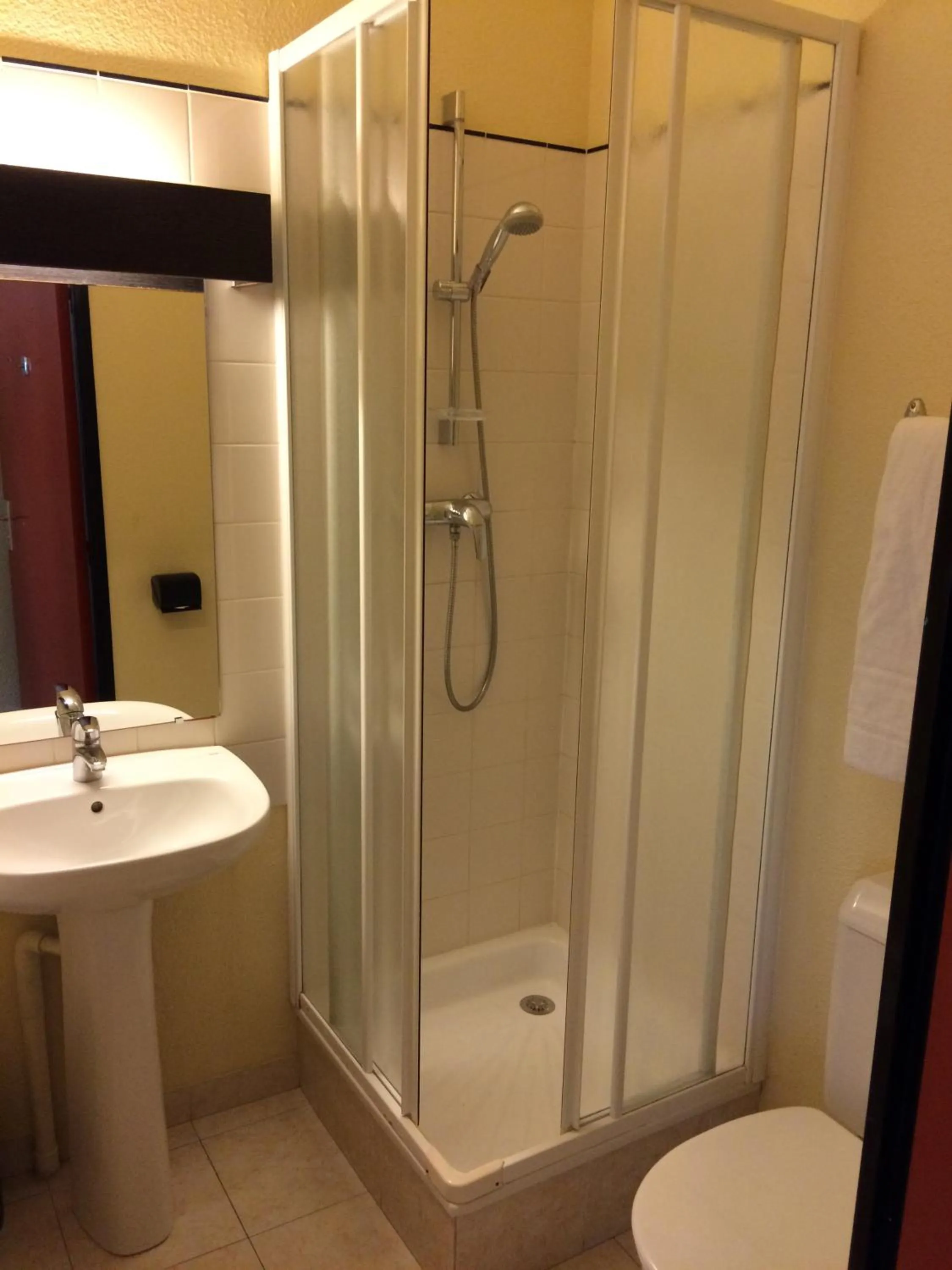 Shower in Hotel Elysée