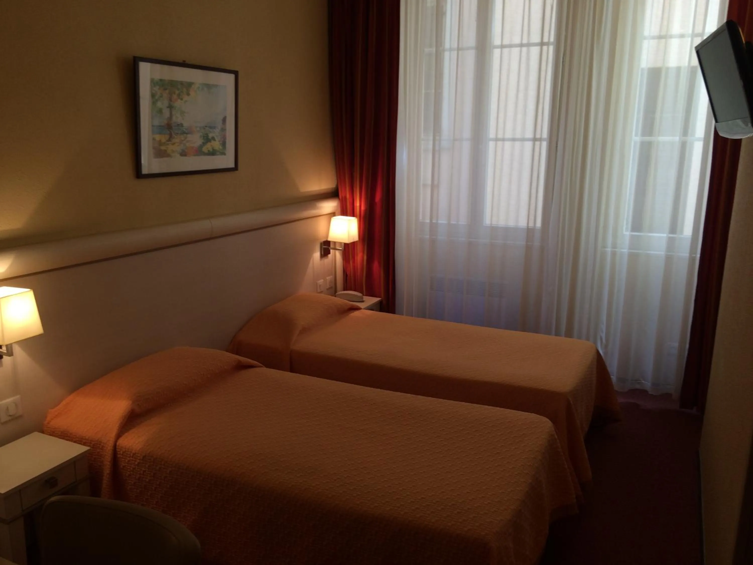 Photo of the whole room, Bed in Hotel Elysée