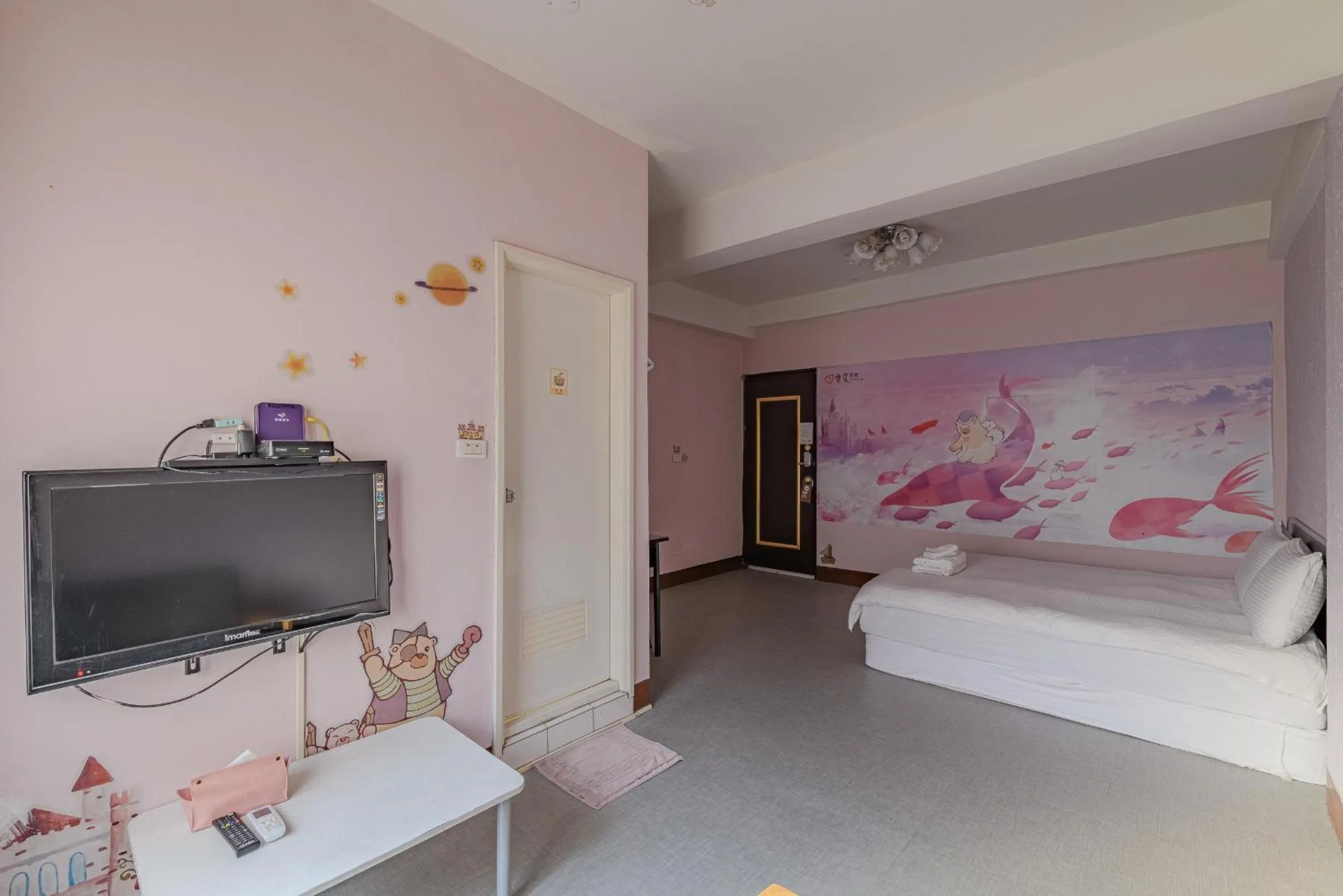 Communal lounge/ TV room, Bed in Fengjia Love I Hostel