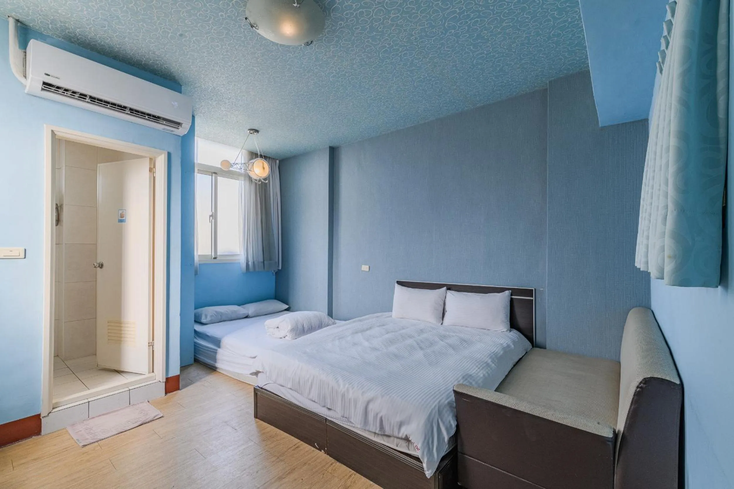 People, Bed in Fengjia Love I Hostel