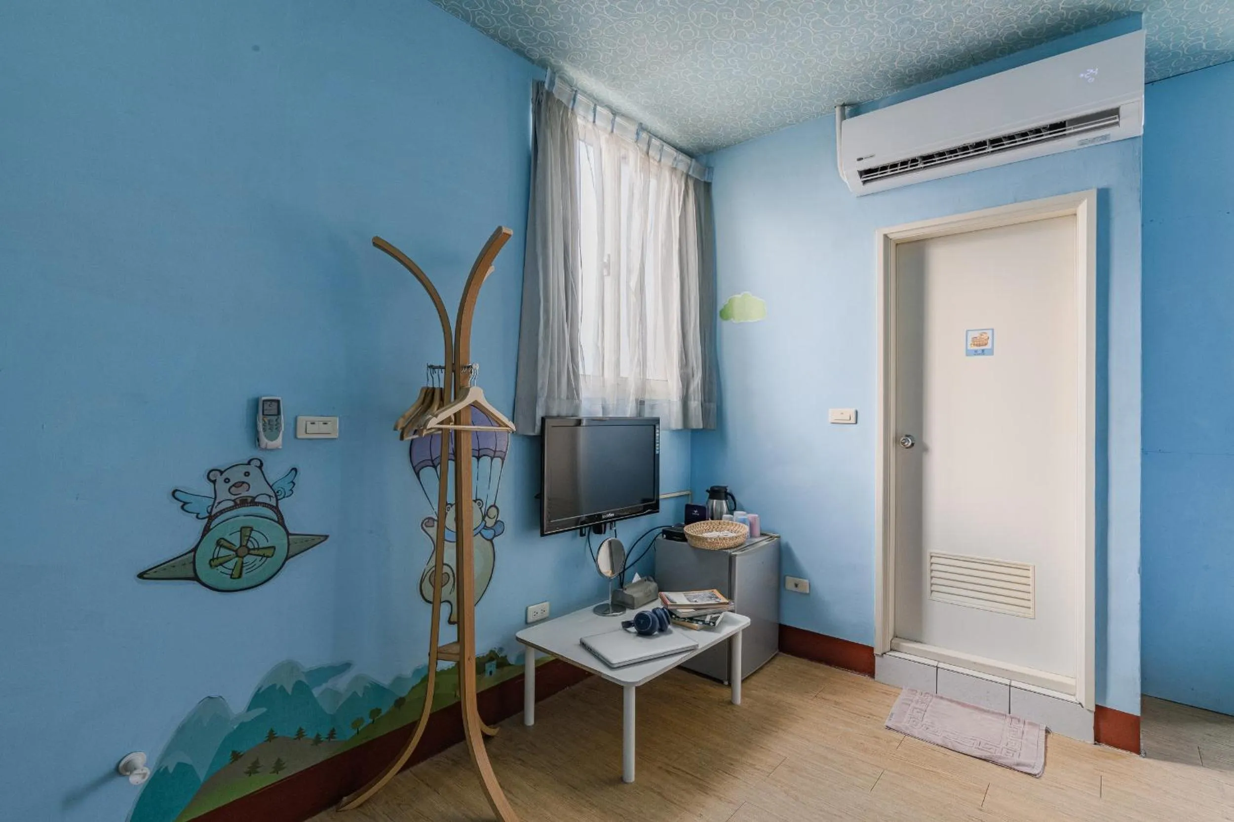 Communal lounge/ TV room in Fengjia Love I Hostel