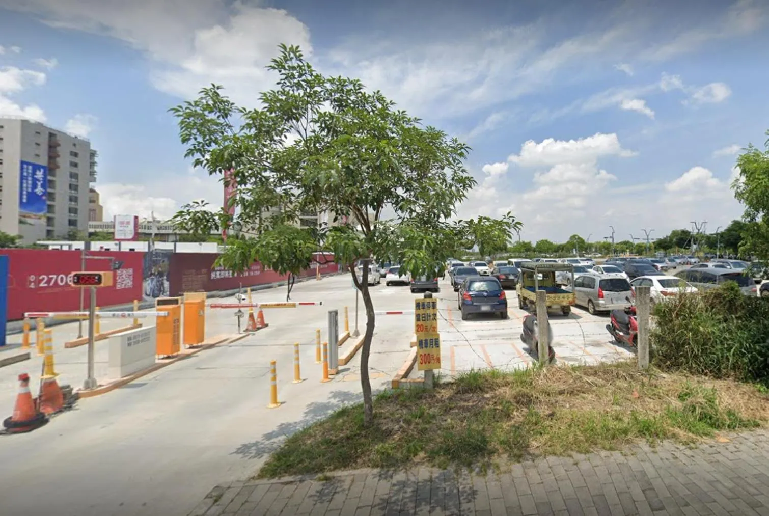 Parking in Fengjia Love I Hostel