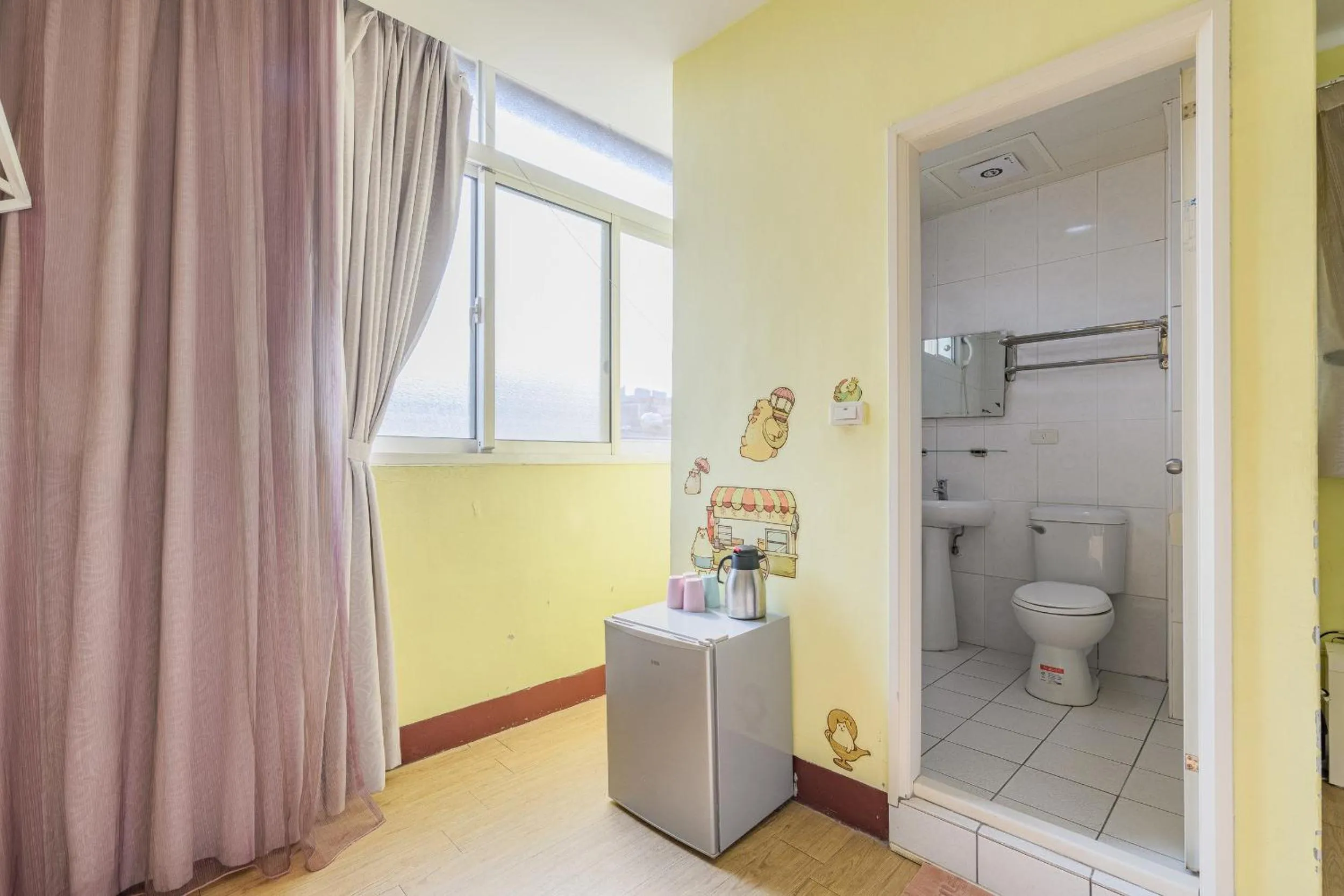 Shower in Fengjia Love I Hostel