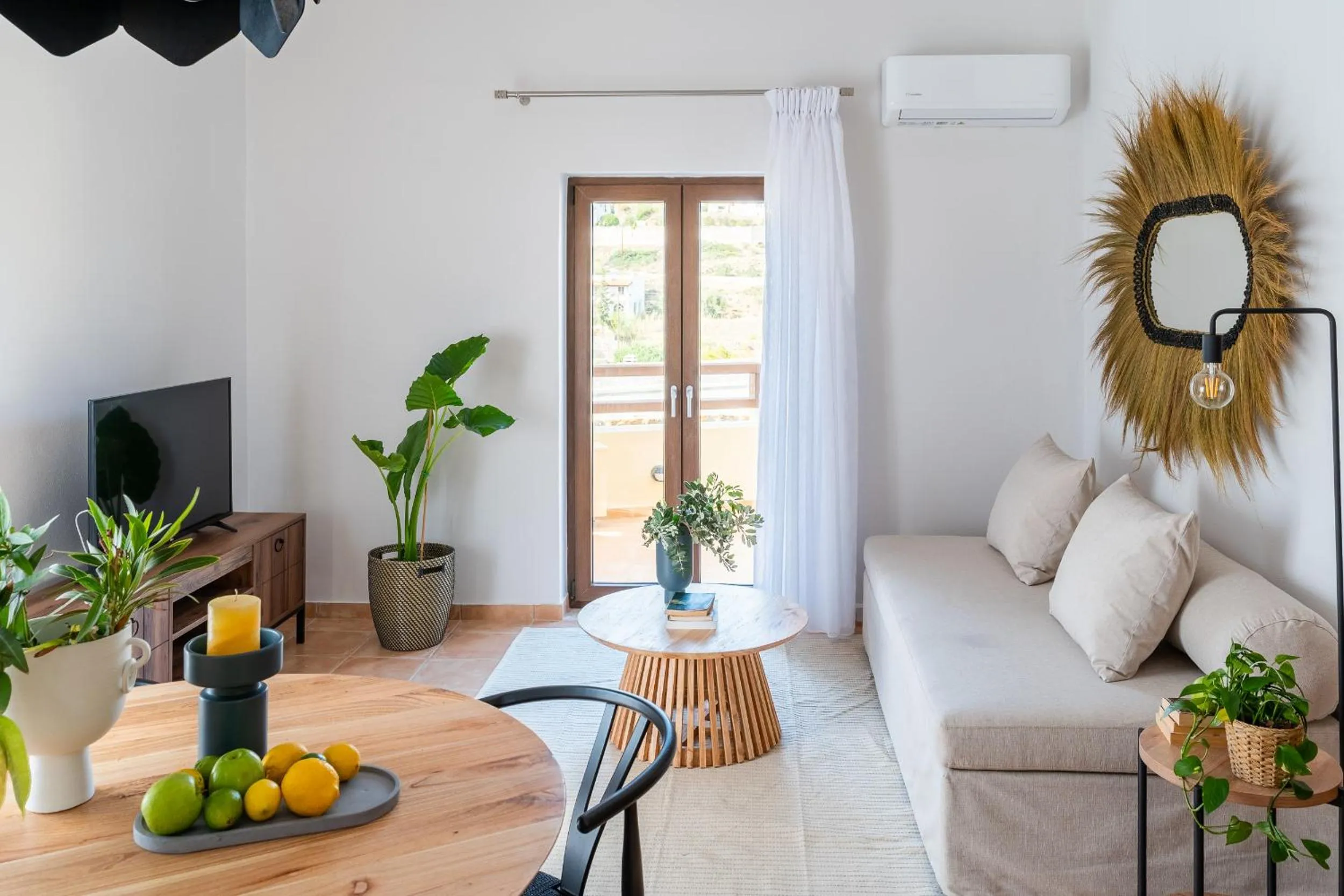 TV and multimedia in Syra Suites