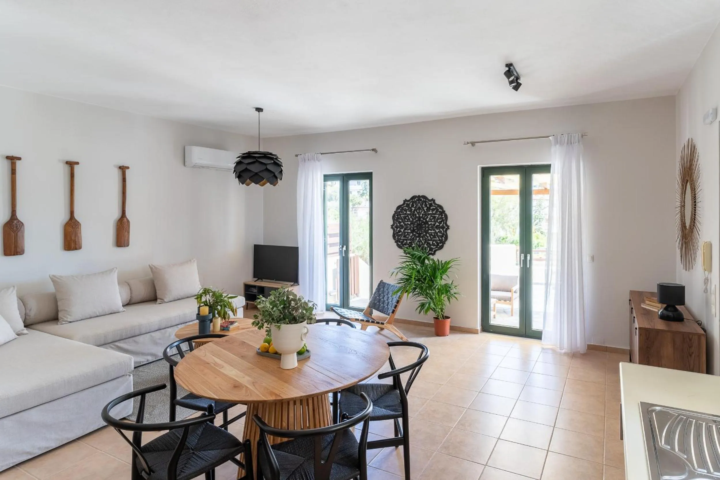 TV and multimedia in Syra Suites