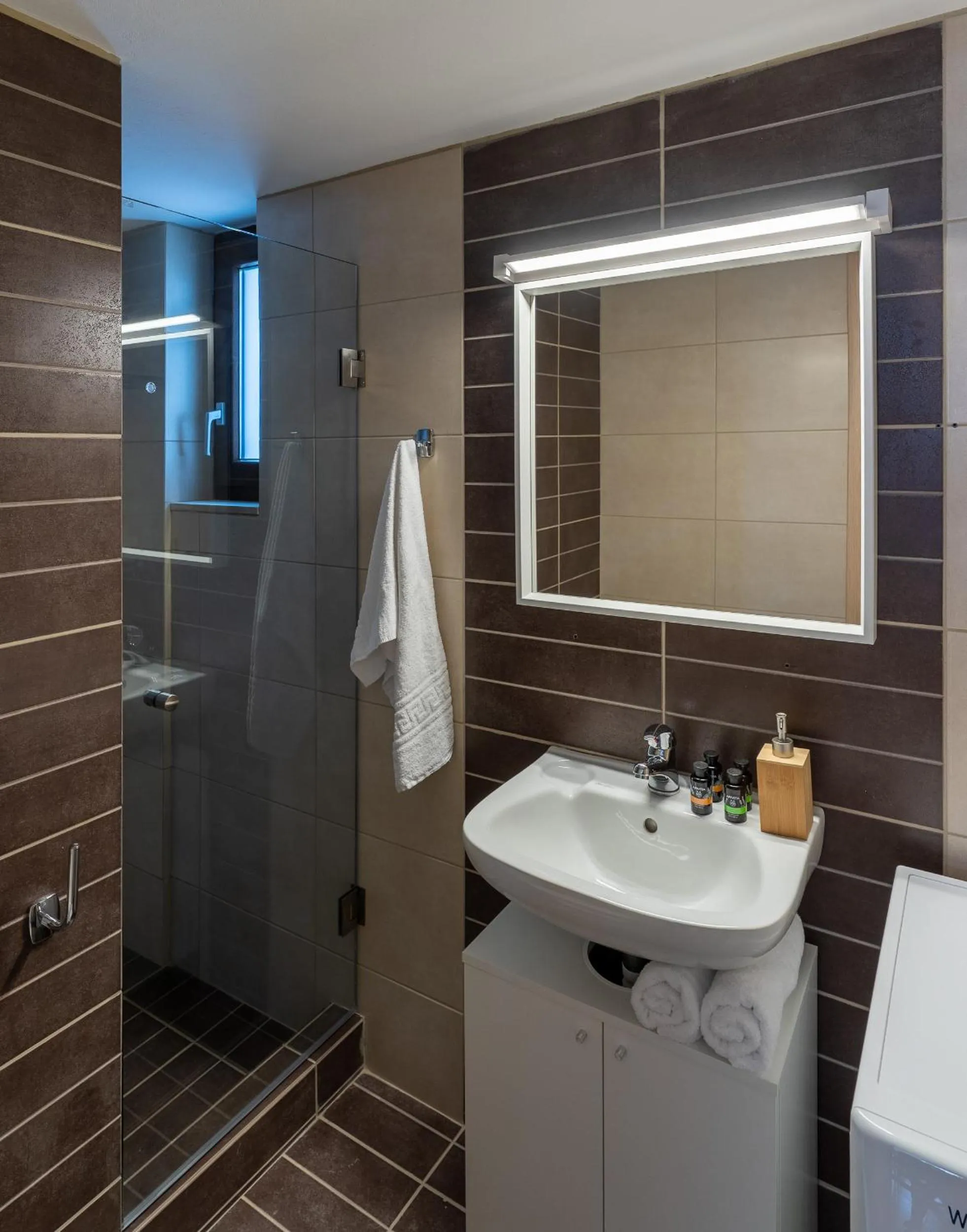 Shower in Syra Suites