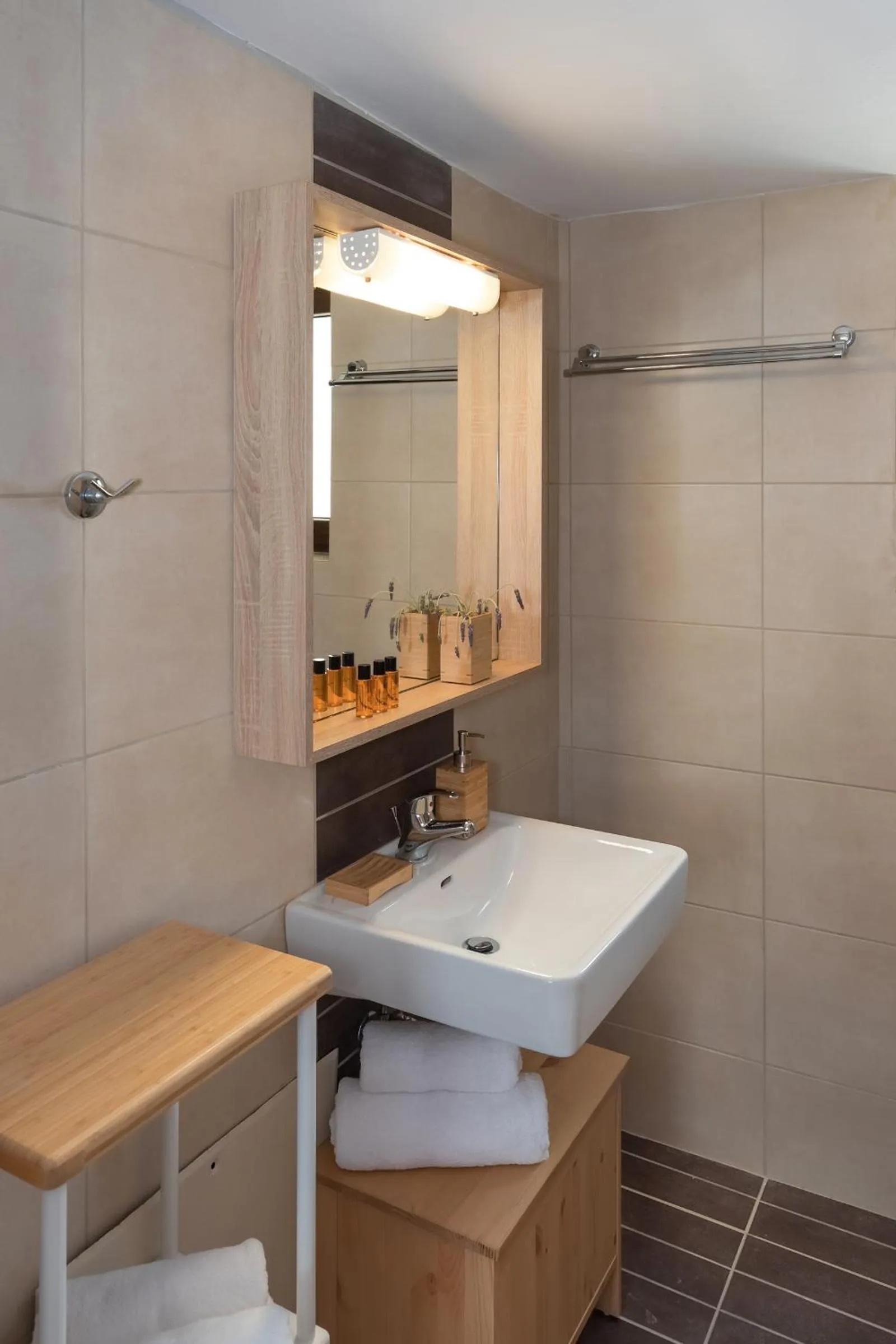 Shower in Syra Suites