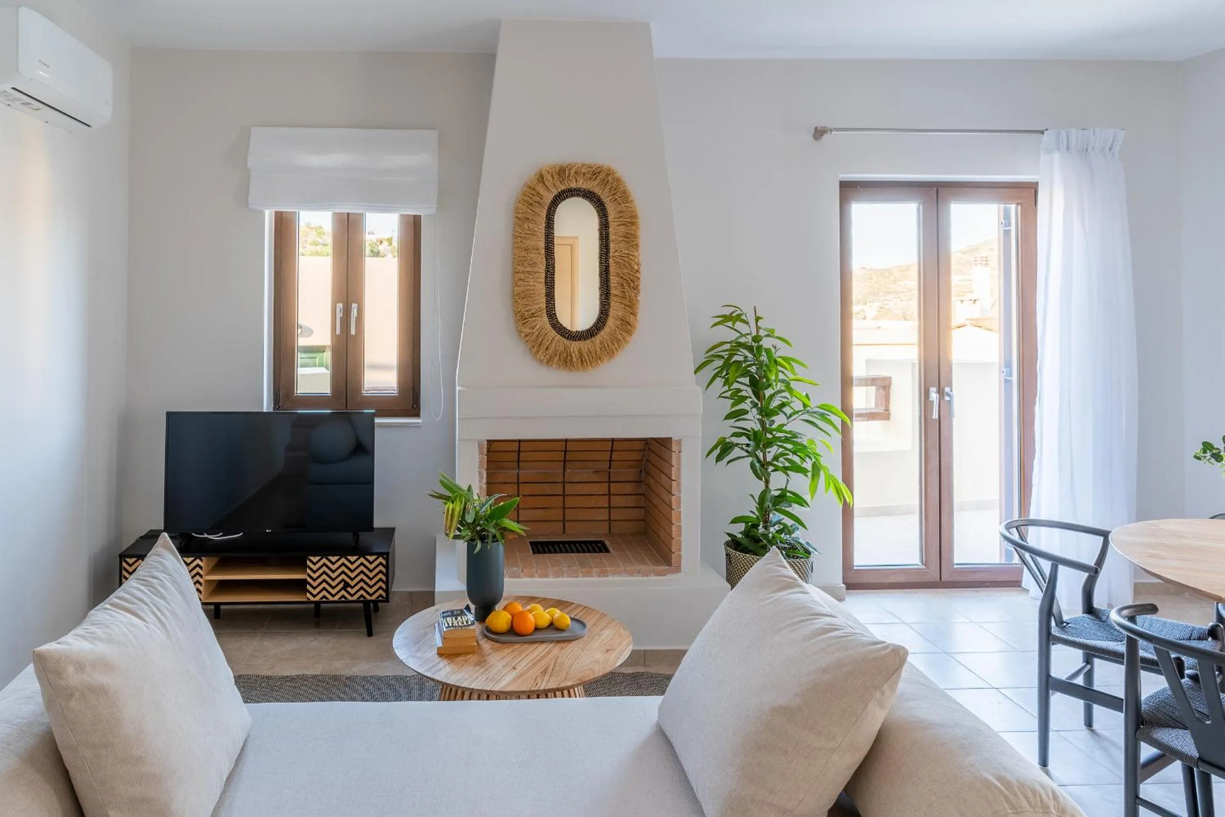 TV and multimedia in Syra Suites