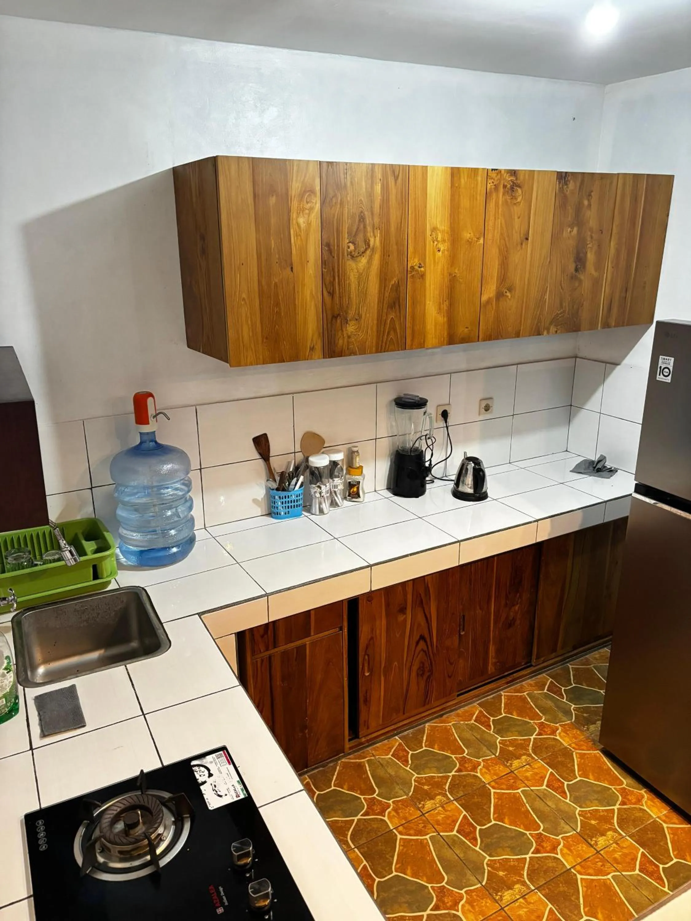 Kitchen or kitchenette in Willy Homestay