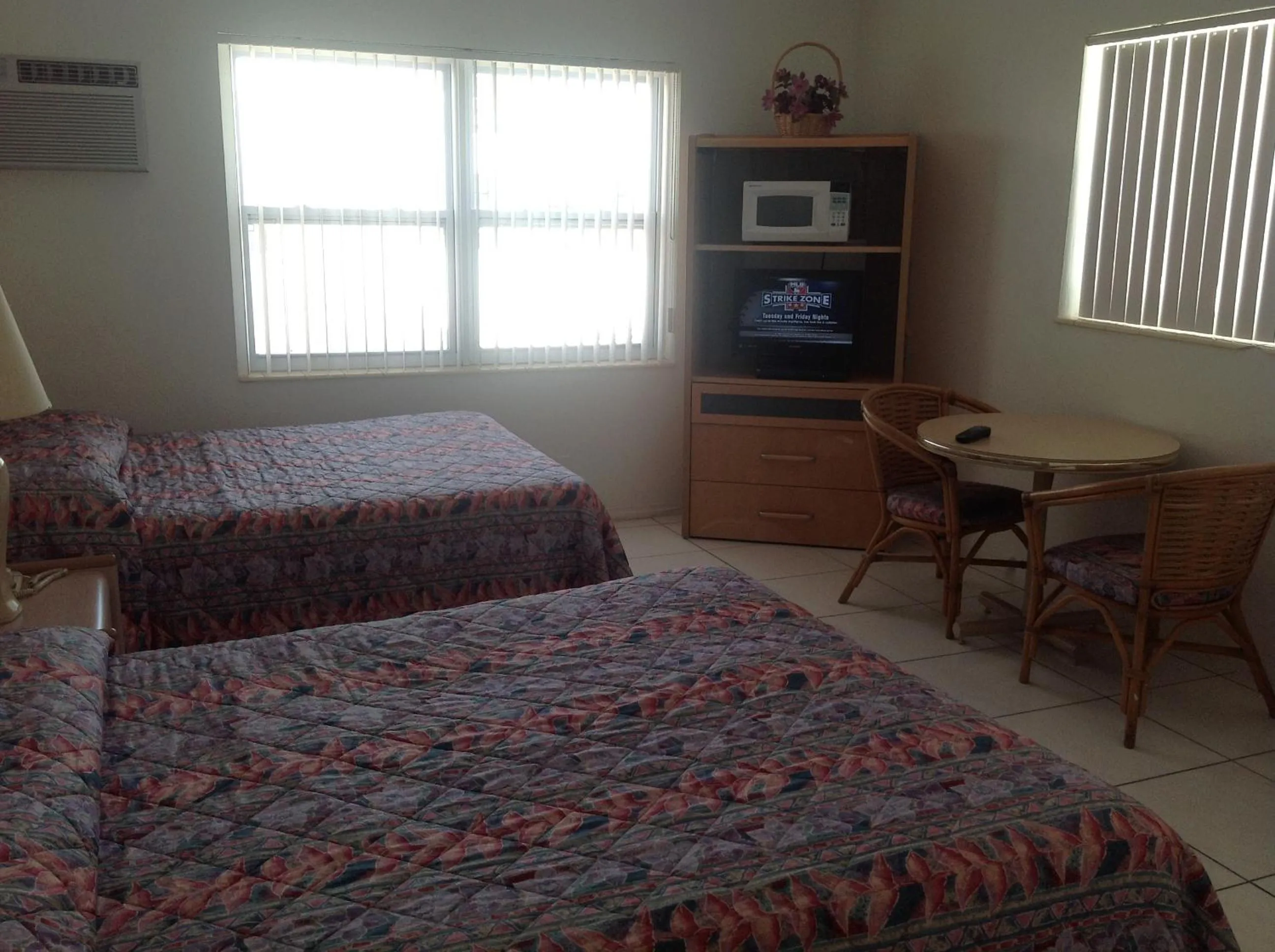 Photo of the whole room, Bed in Birch Patio Motel