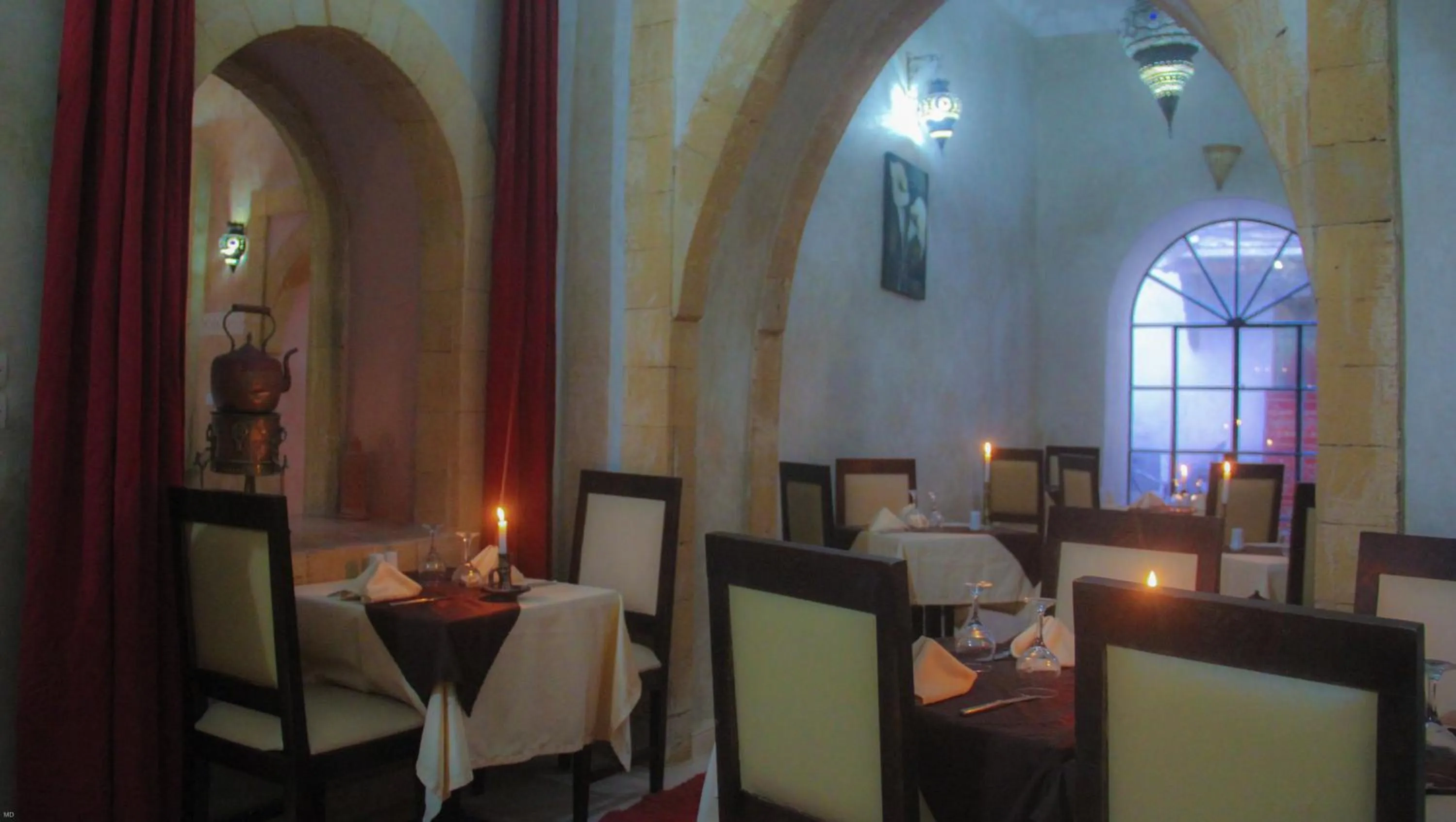 Restaurant/places to eat in Palais Des Remparts