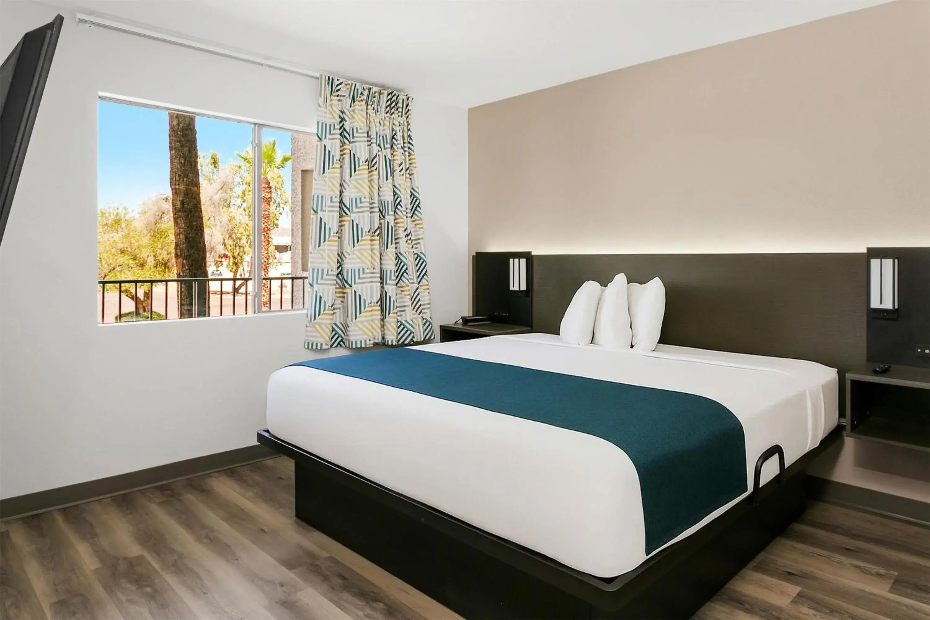 King Studio with Sofa Bed - Non-Smoking in Studio 6 Tempe, AZ Elliot Road King Studio with Sofa Bed - Non-Smoking in Studio 6 Tempe, AZ Elliot Road