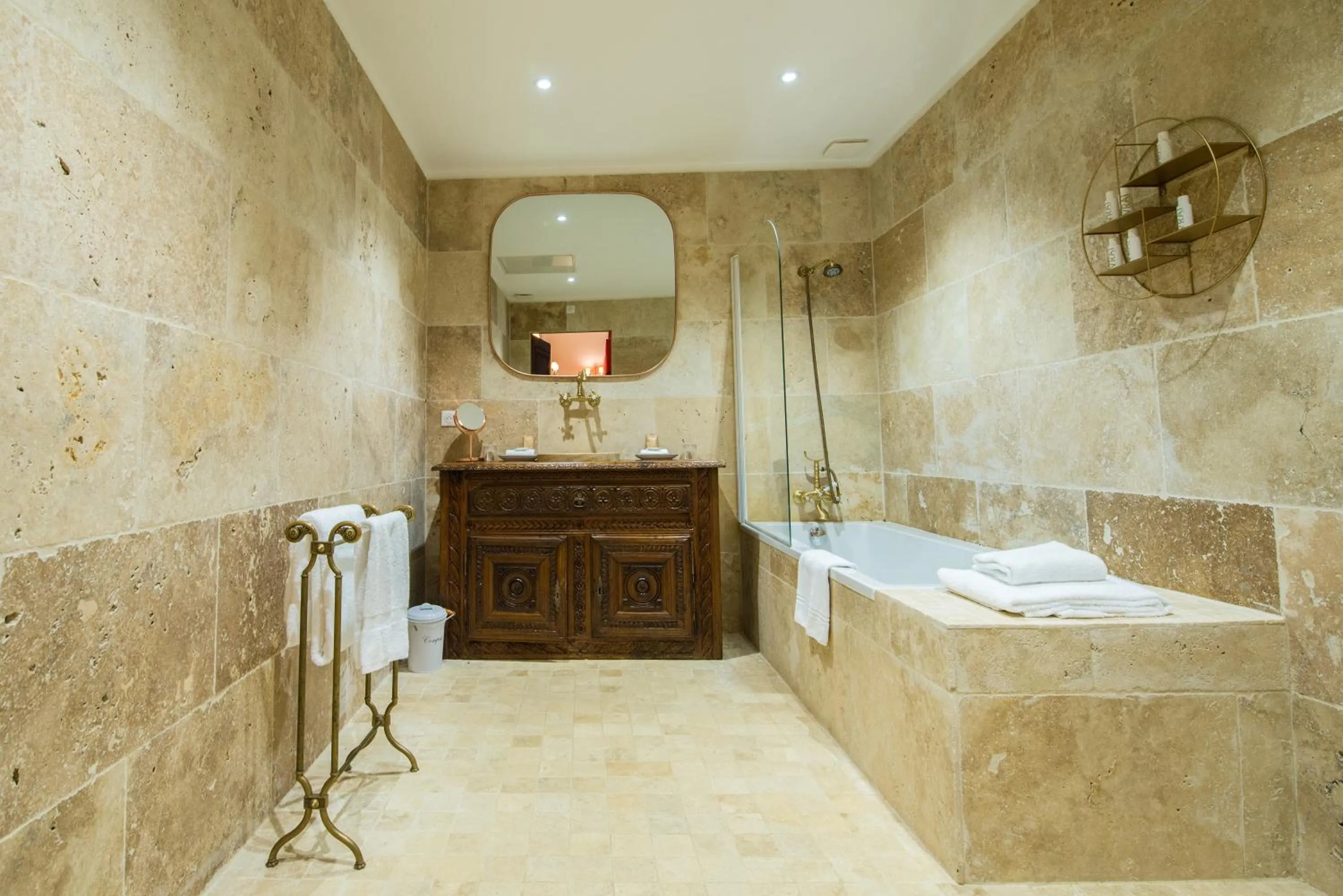 Bathroom in Hôtel du Domaine de La Groirie - Le Mans