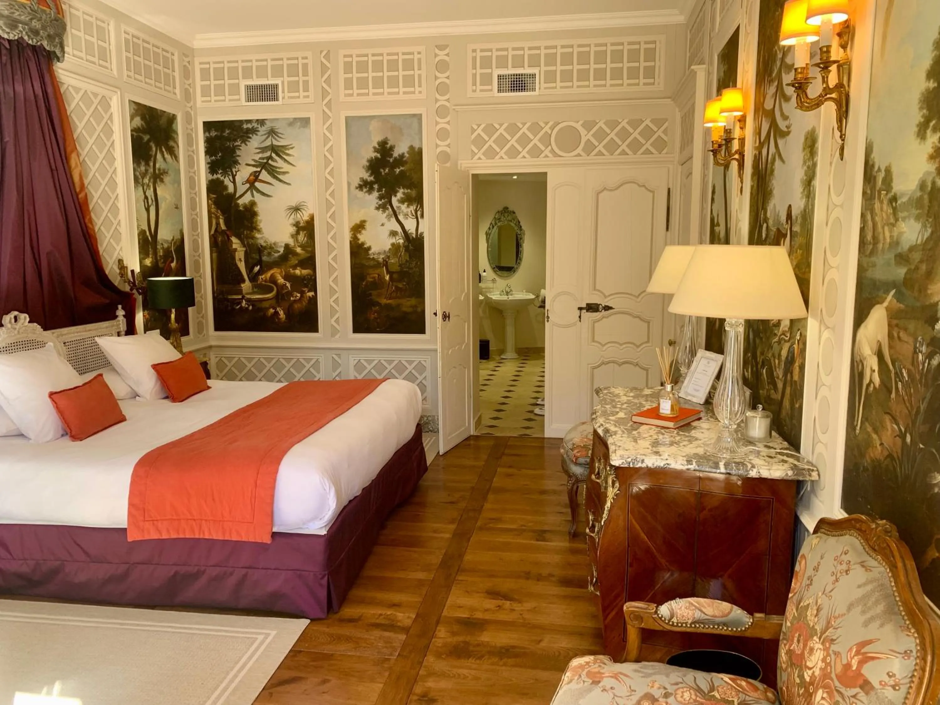 Photo of the whole room, Bed in Hôtel du Domaine de La Groirie - Le Mans