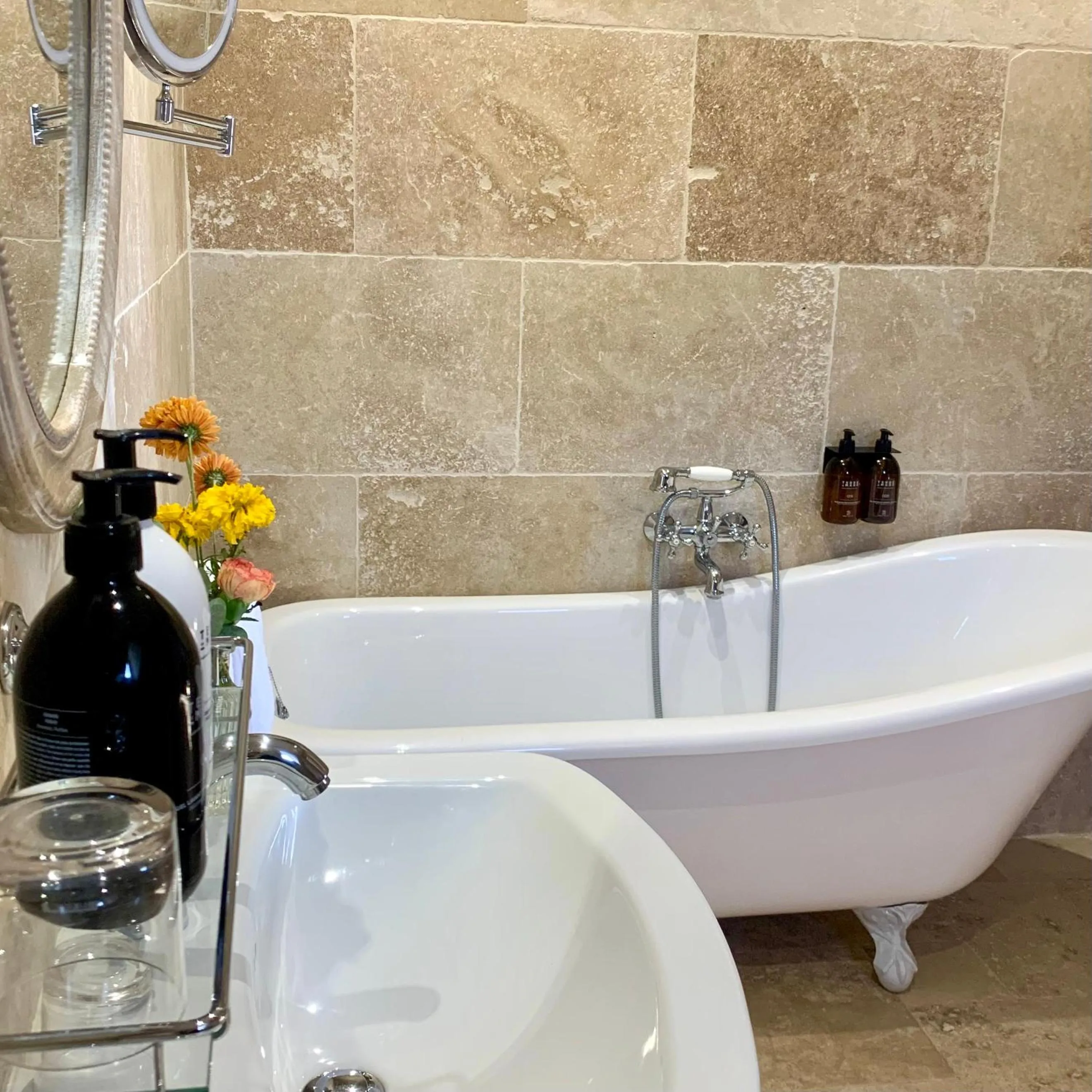 Bathroom in Hôtel du Domaine de La Groirie - Le Mans