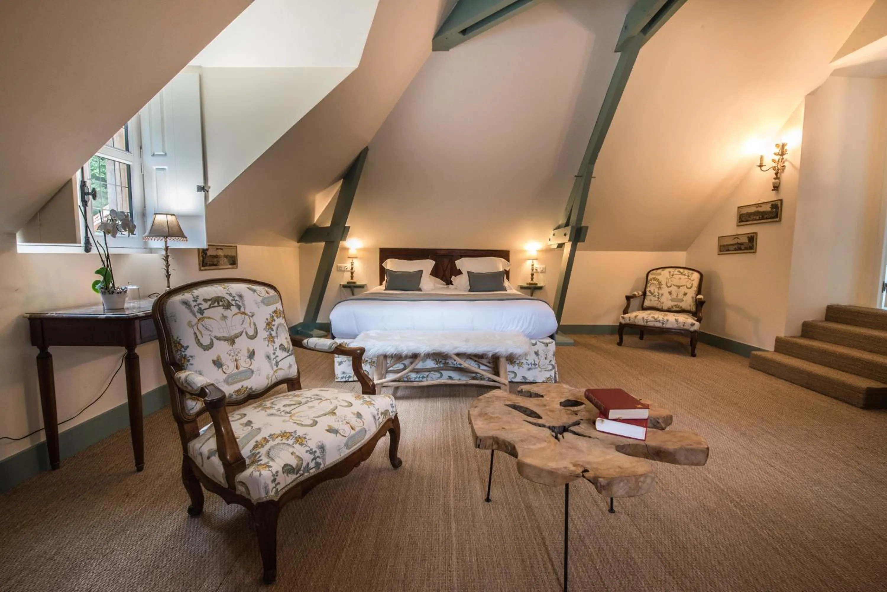 Photo of the whole room, Bed in Hôtel du Domaine de La Groirie - Le Mans