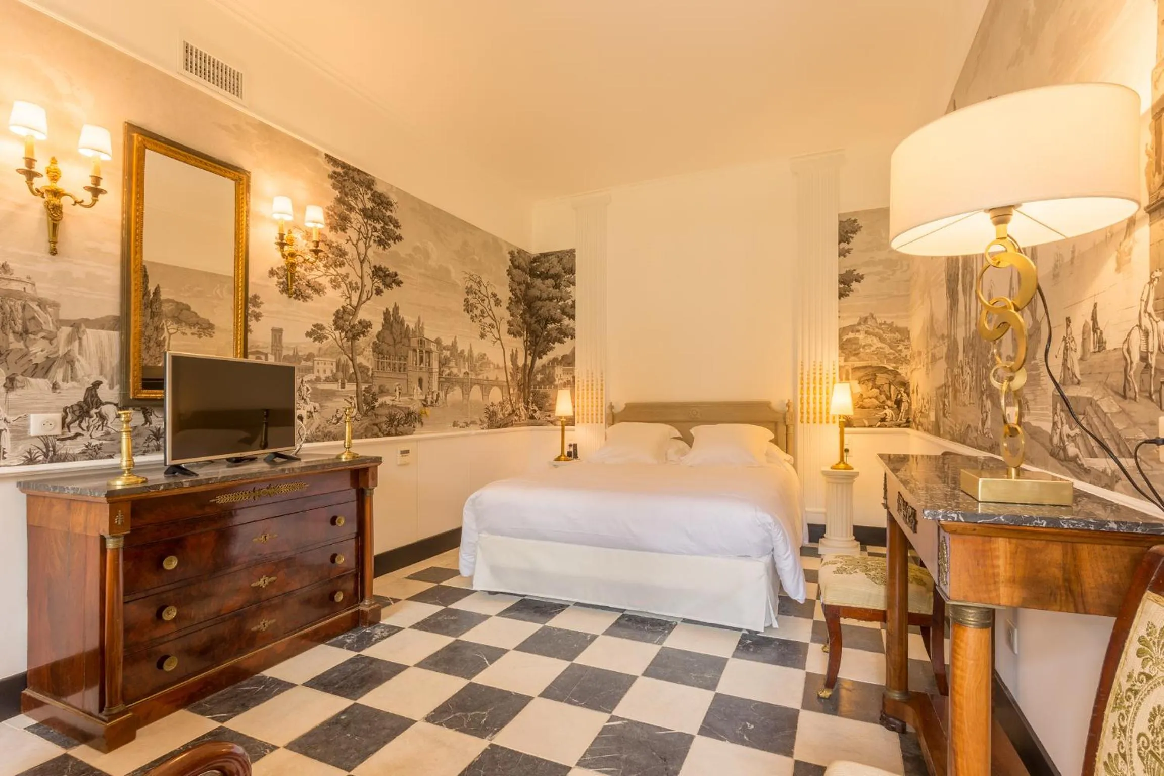 Bedroom, Bed in Hôtel du Domaine de La Groirie - Le Mans