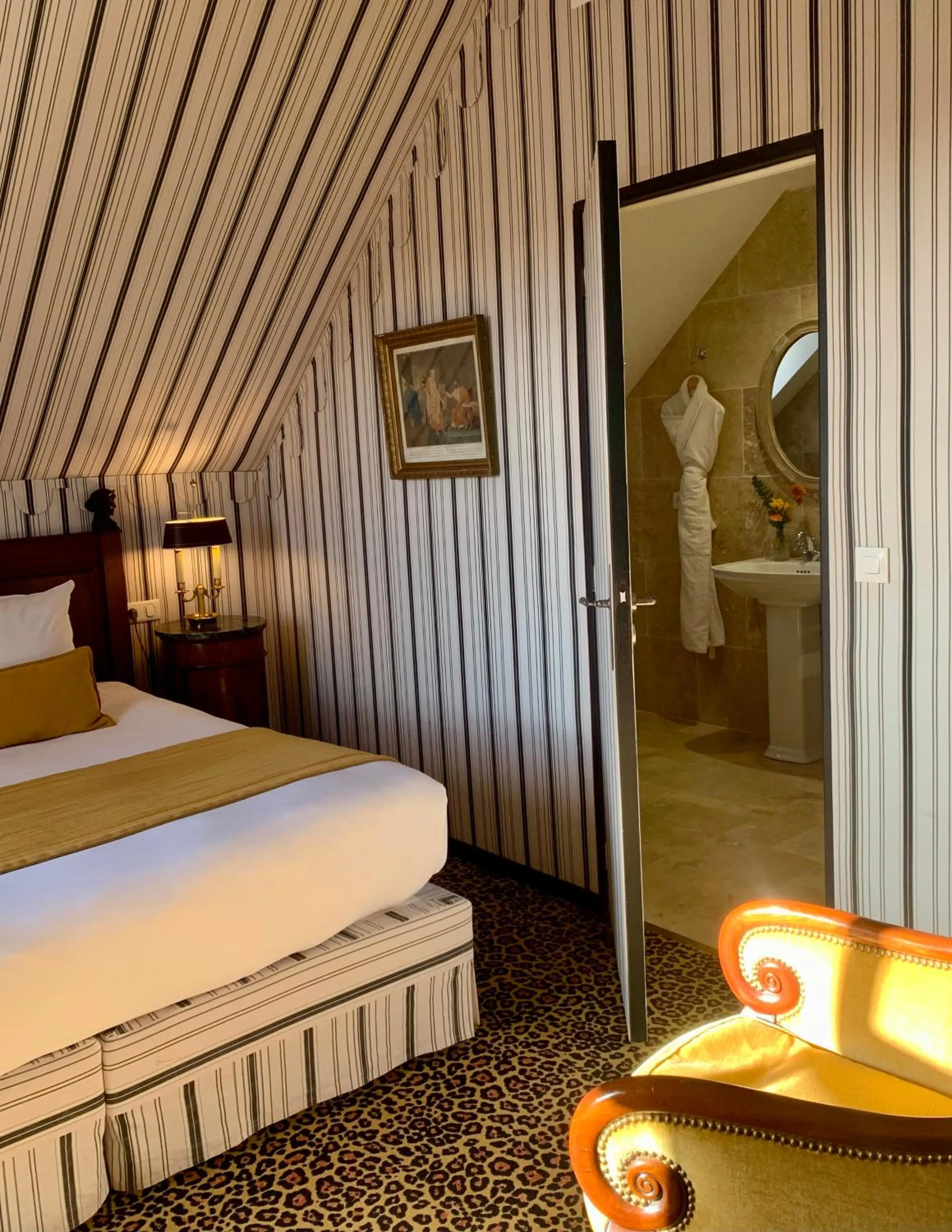 Bedroom, Bed in Hôtel du Domaine de La Groirie - Le Mans