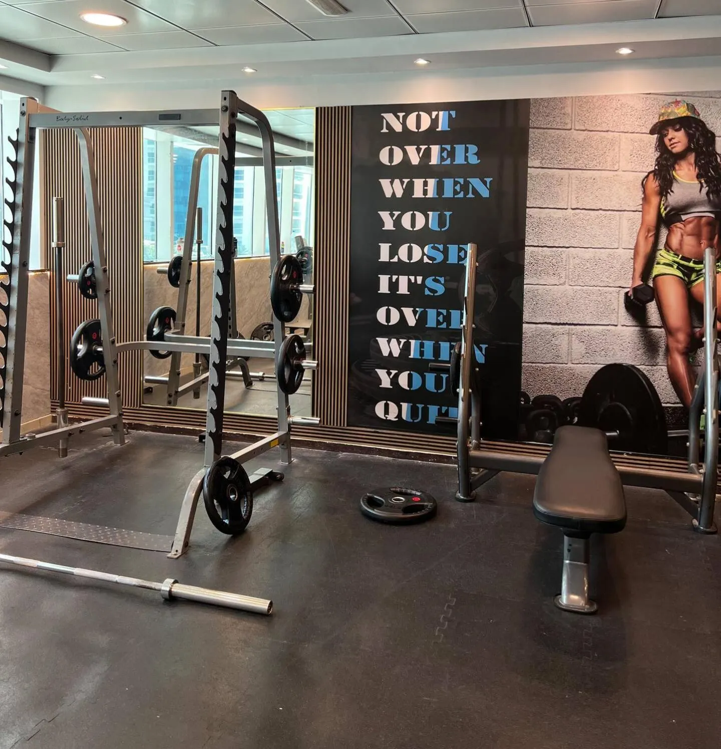 Gorgeous City And Sea Views From A High-rise Suite