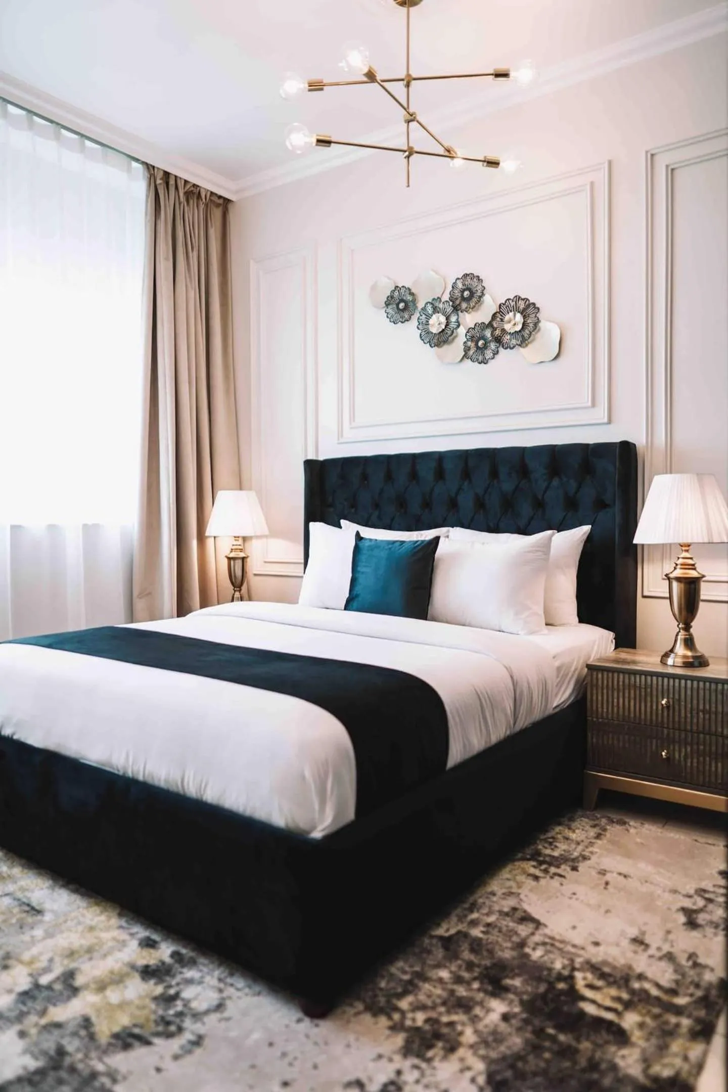 Gorgeous City And Sea Views From A High-rise Suite