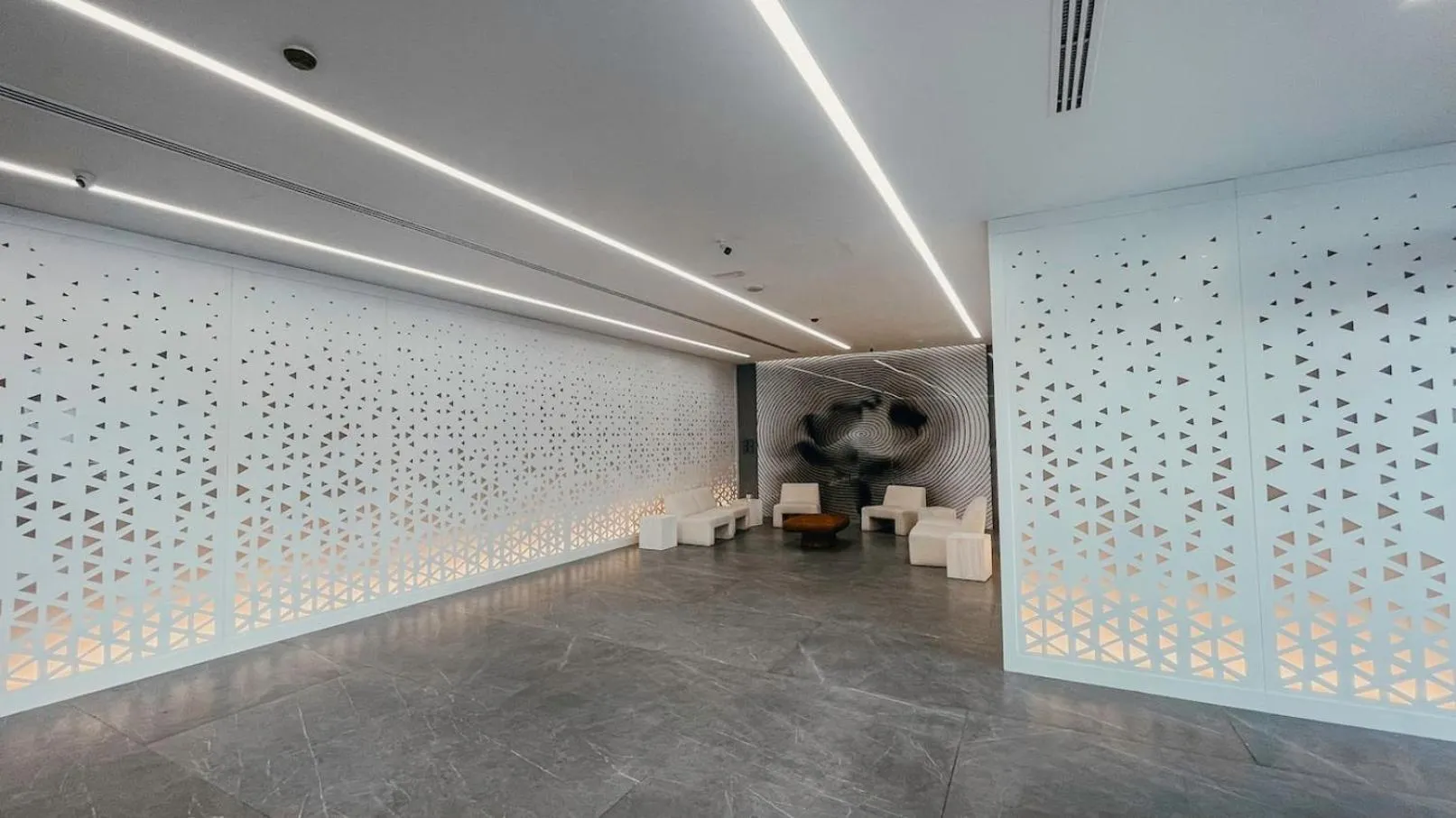 Gorgeous City And Sea Views From A High-rise Suite