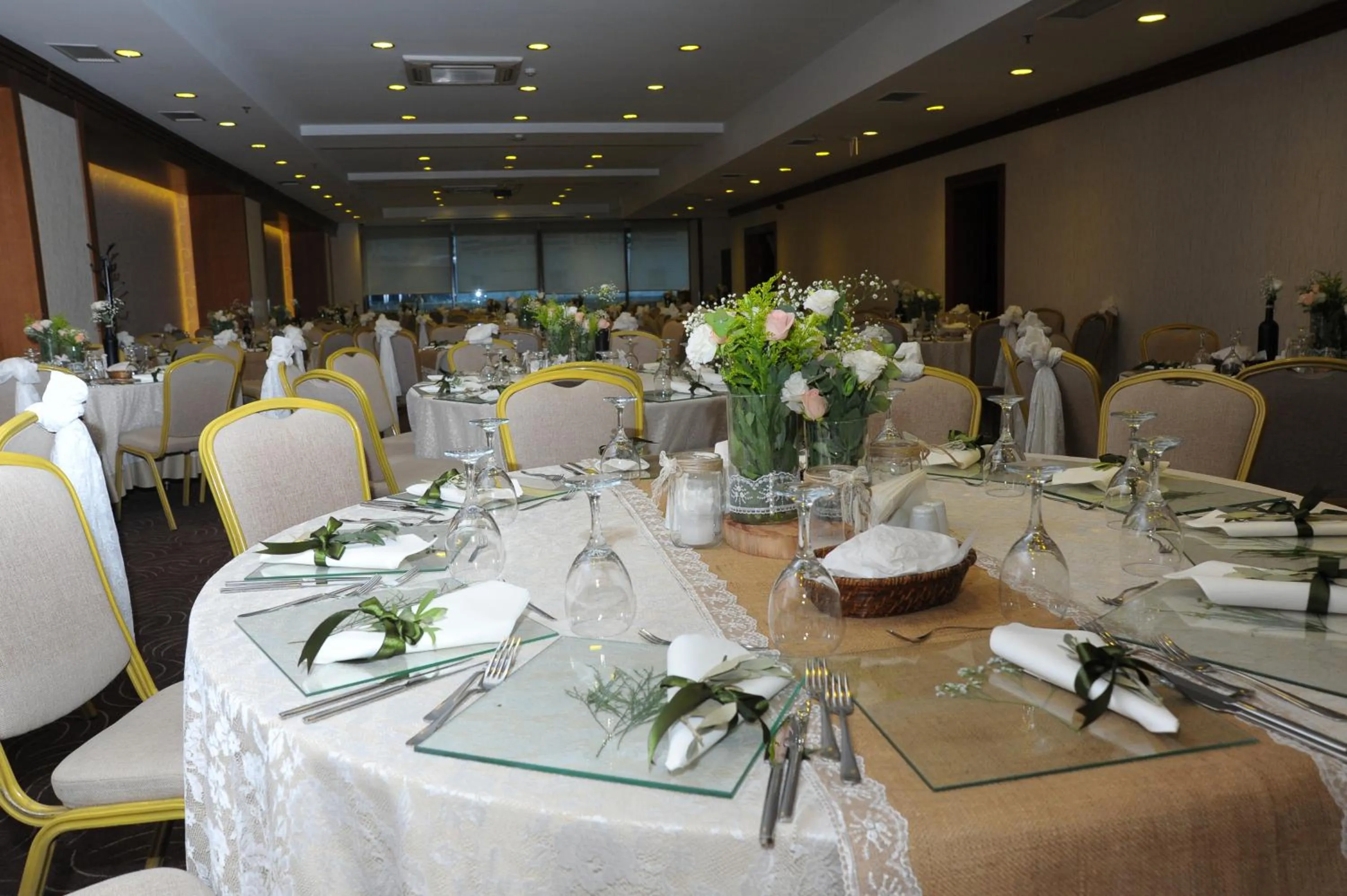 Restaurant/places to eat in Anemon Kent Çiğli Otel